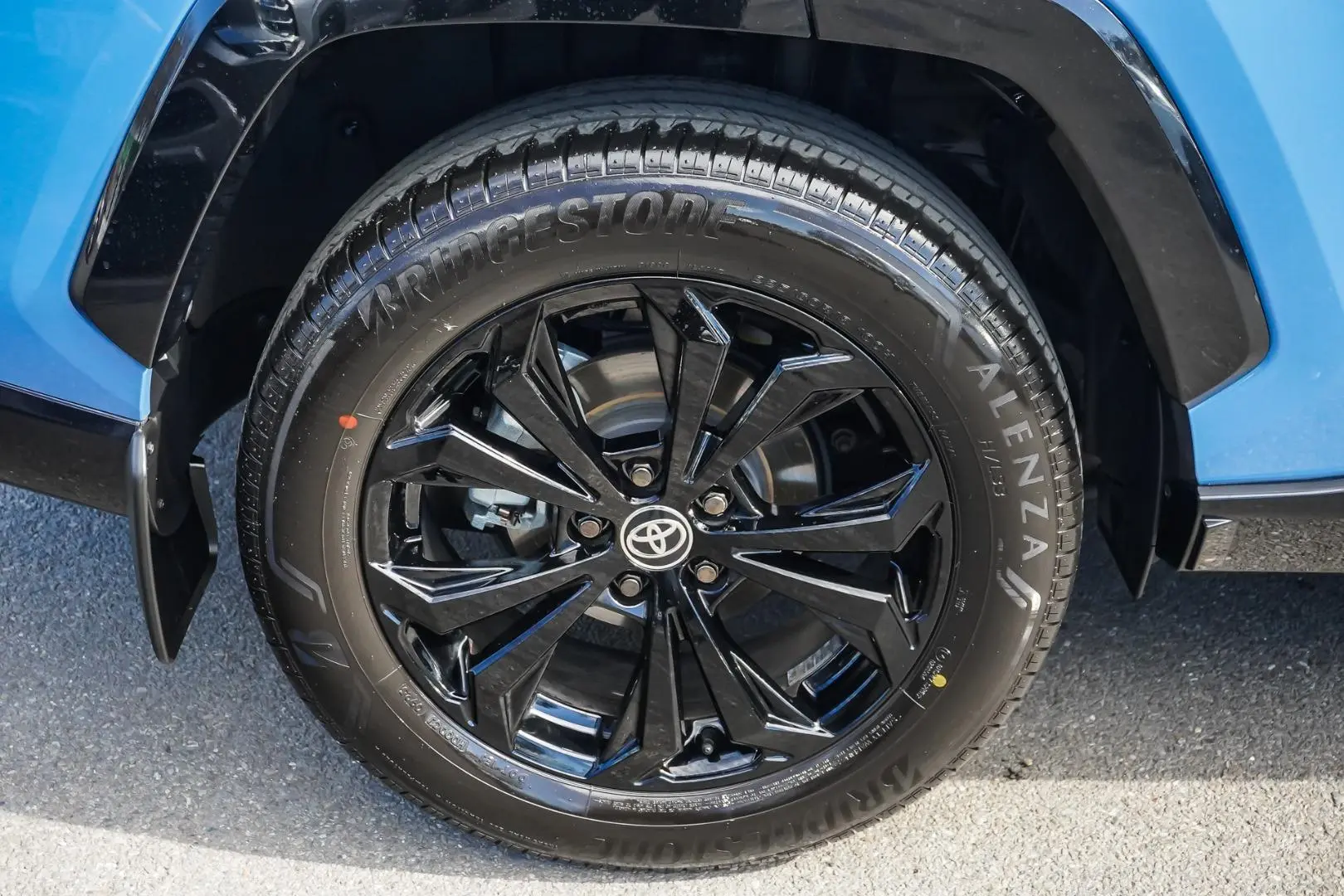 2025 Toyota RAV4 Gallery Image 17