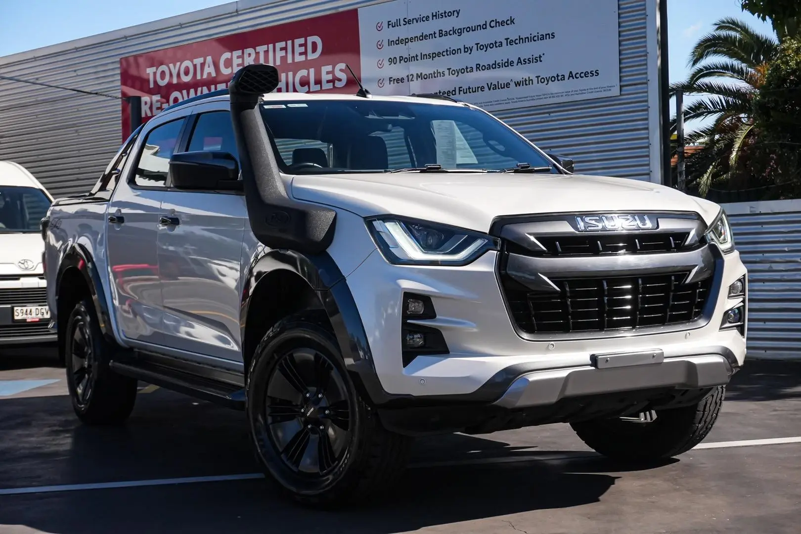 2020 Isuzu D-MAX Gallery Image 2