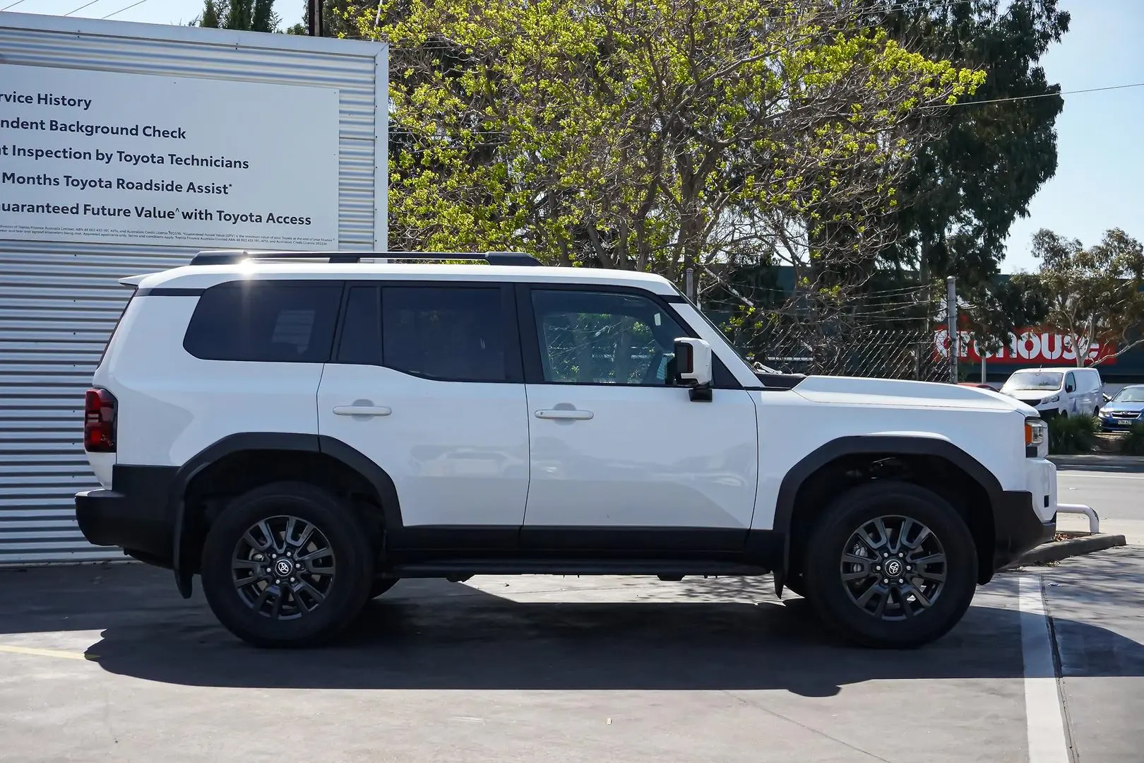 2024 Toyota Landcruiser Prado Gallery Image 4