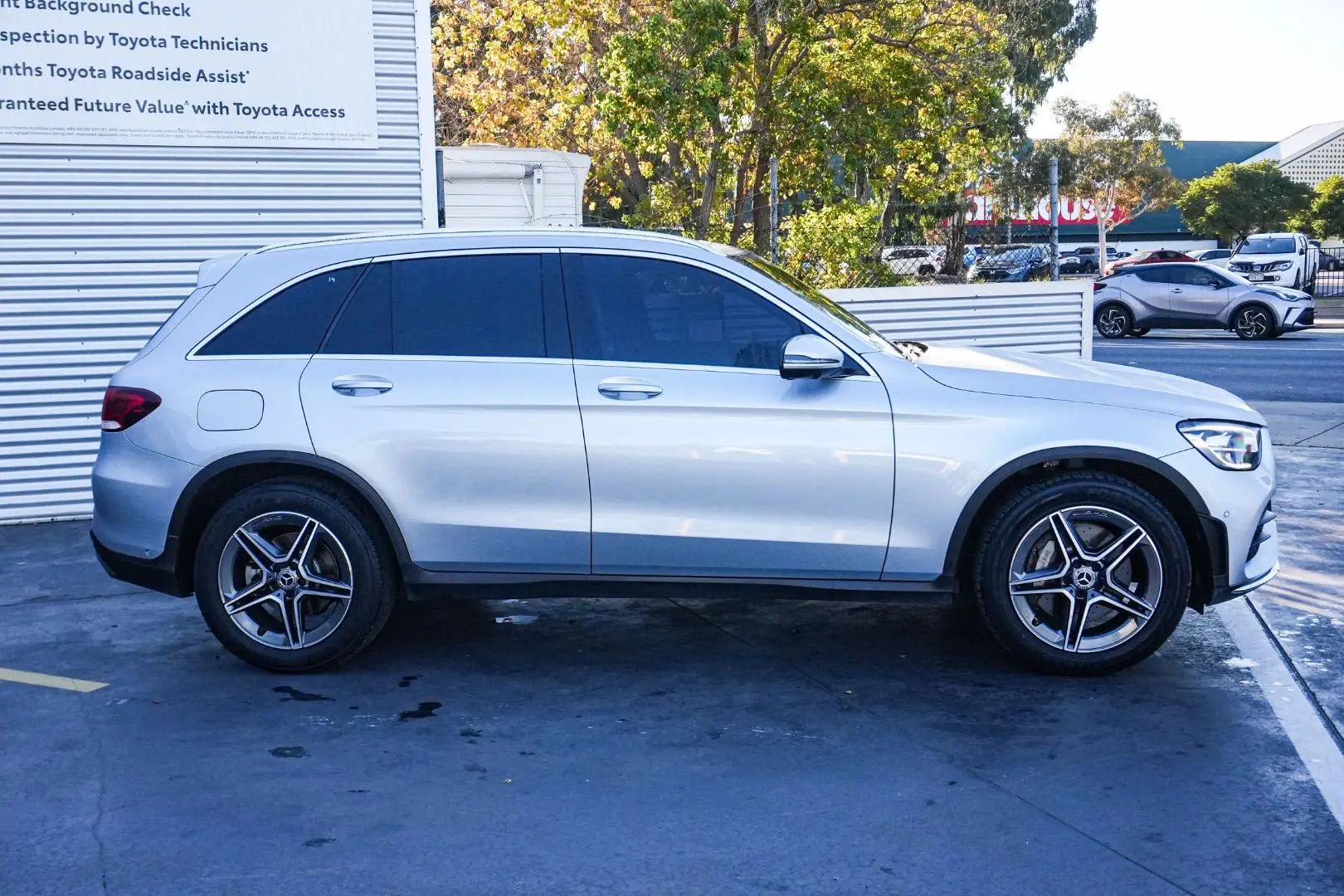 2021 Mercedes-Benz GLC-Class Gallery Image 4