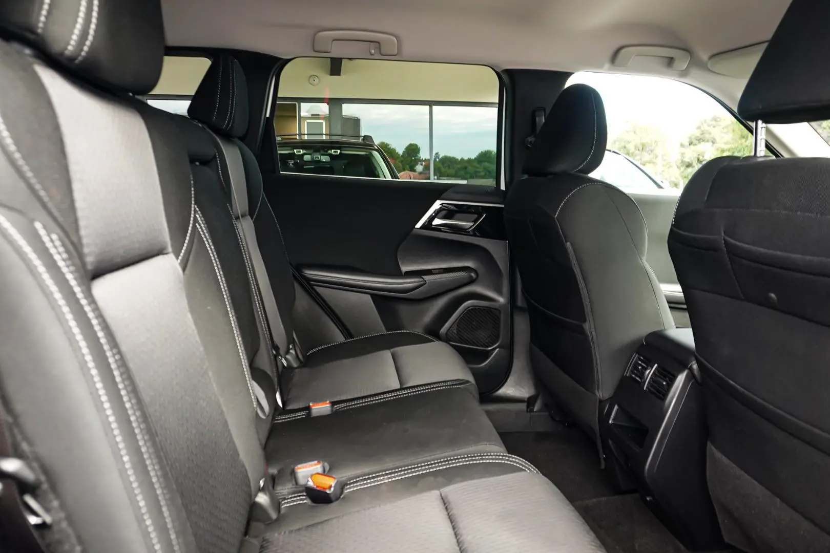 2024 Mitsubishi Outlander Gallery Image 8