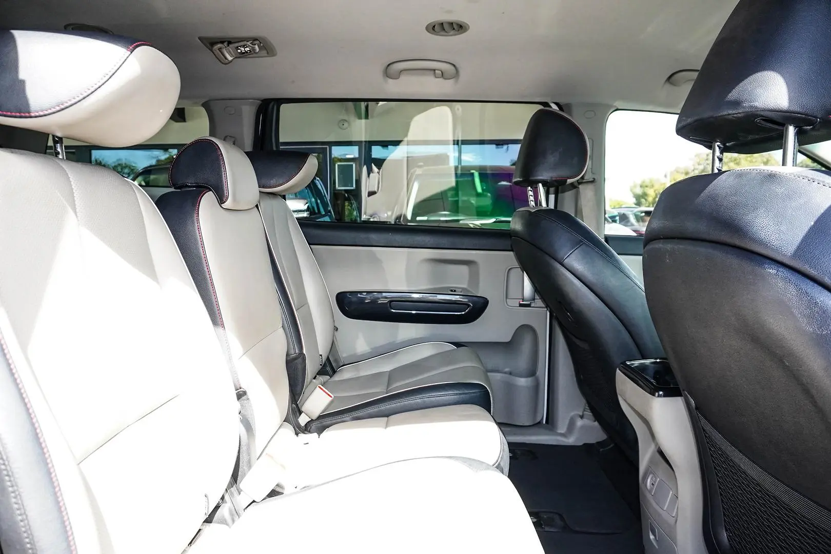 2018 Kia Carnival Gallery Image 7