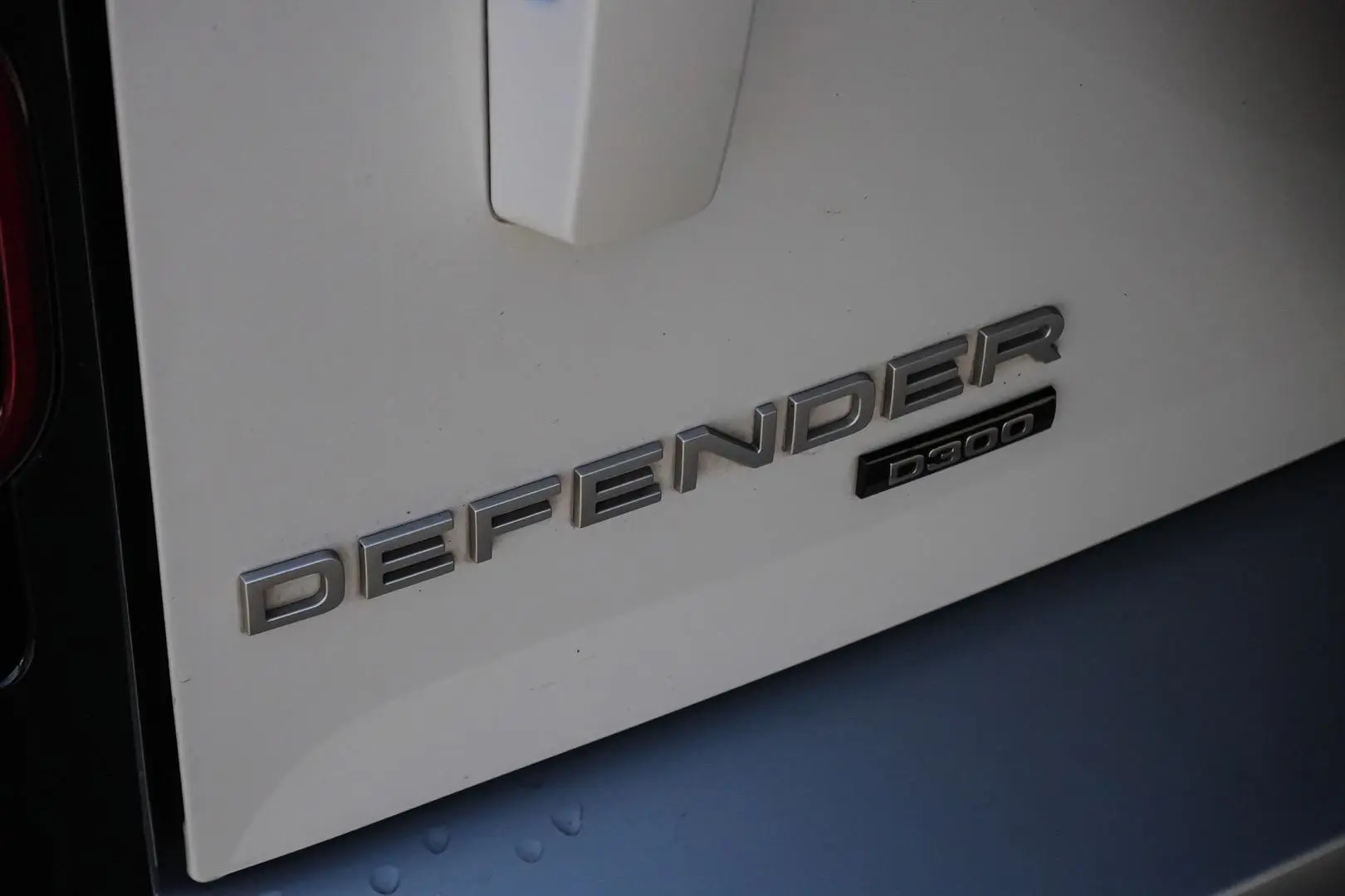 2021 Land Rover Defender Gallery Image 9