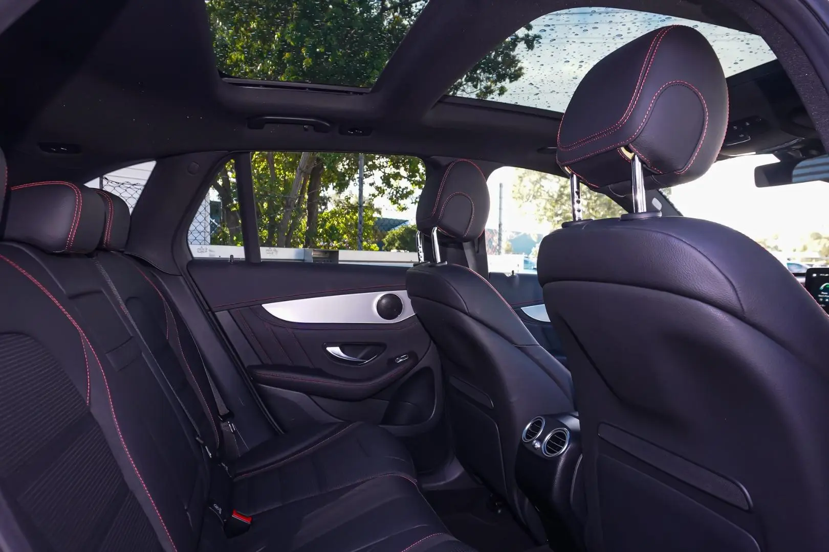 2022 Mercedes-Benz GLC-Class Gallery Image 8