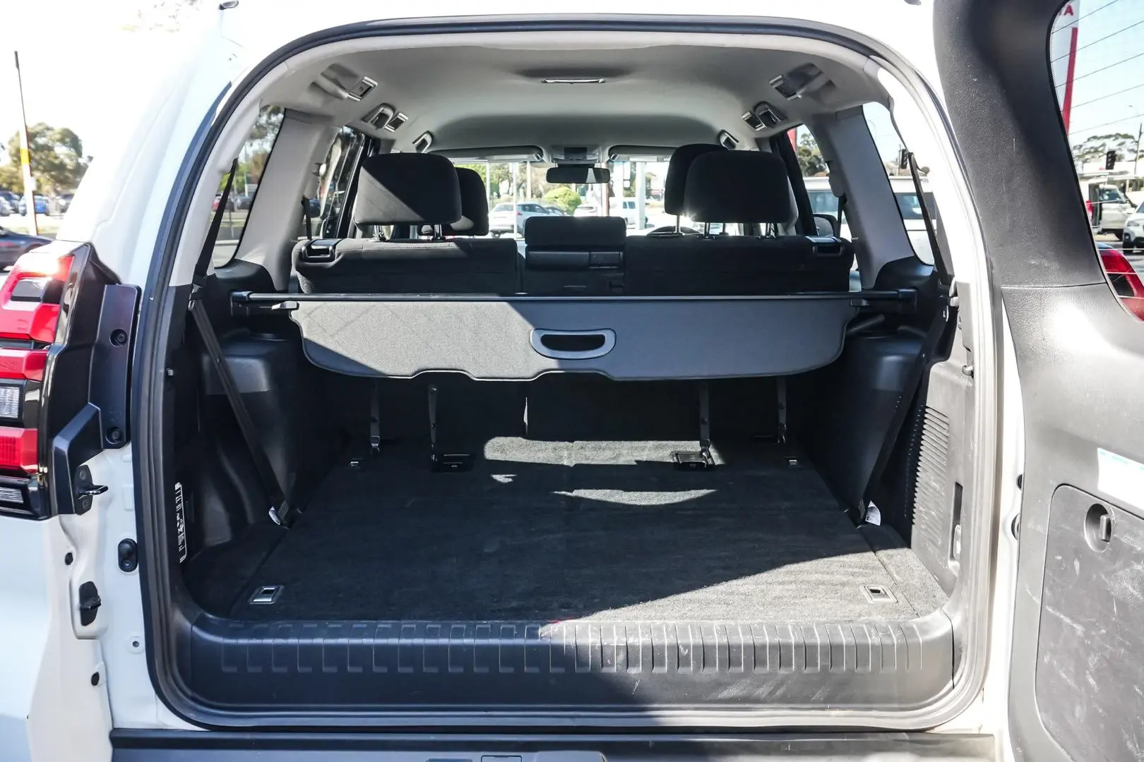 2018 Toyota Landcruiser Prado Gallery Image 11