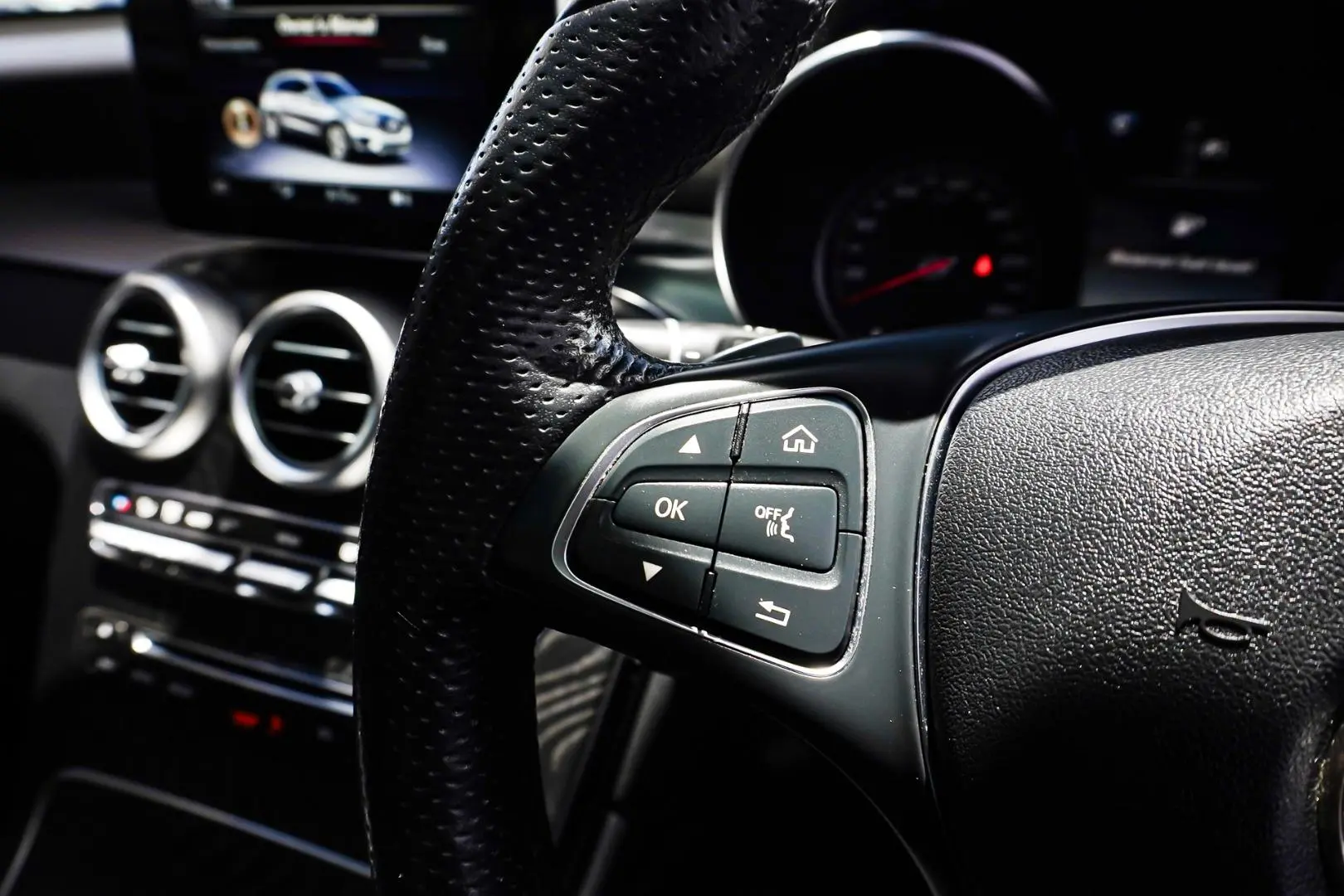 2019 Mercedes-Benz GLC-Class Gallery Image 23