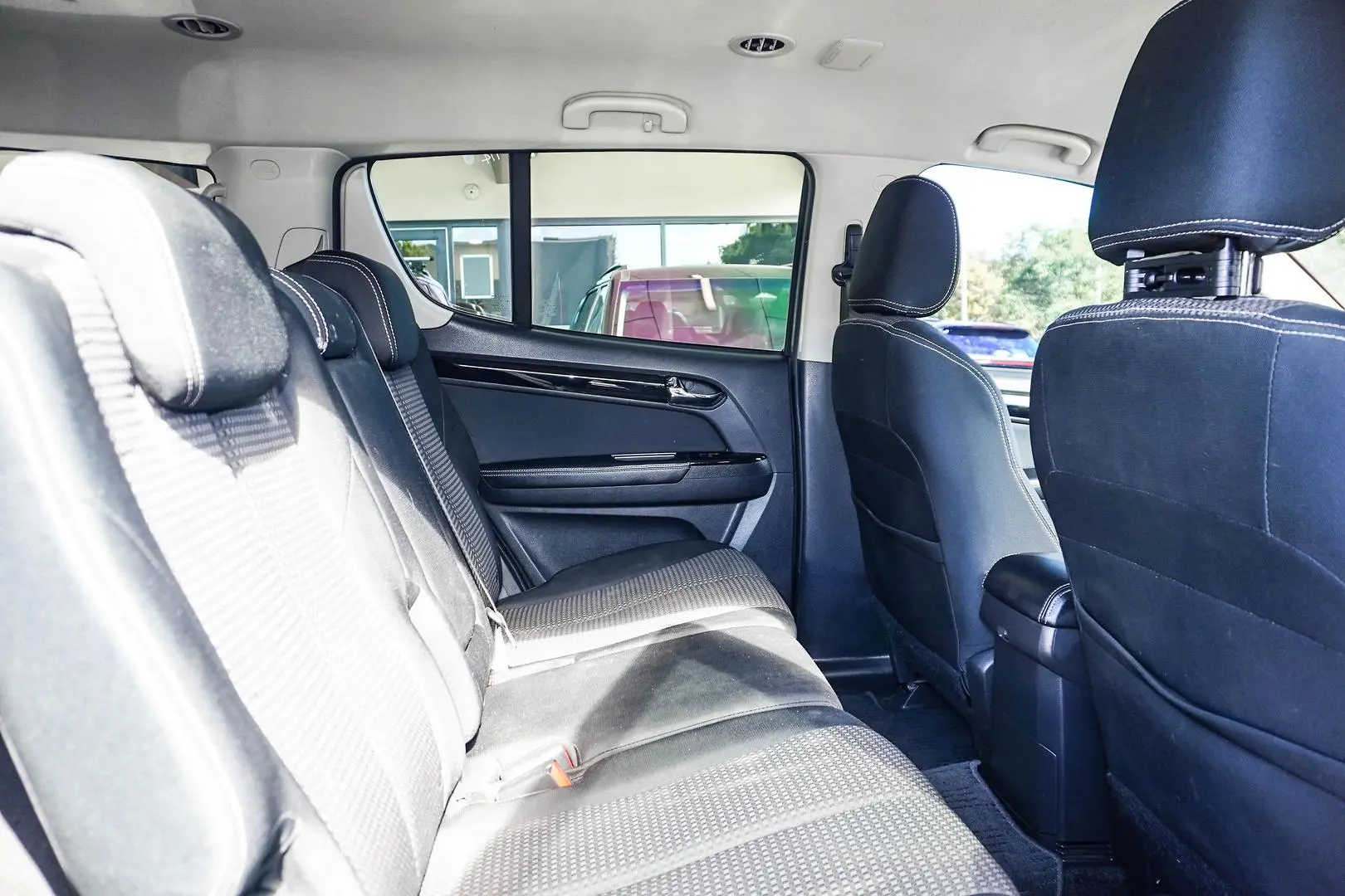 2020 Isuzu MU-X Gallery Image 7