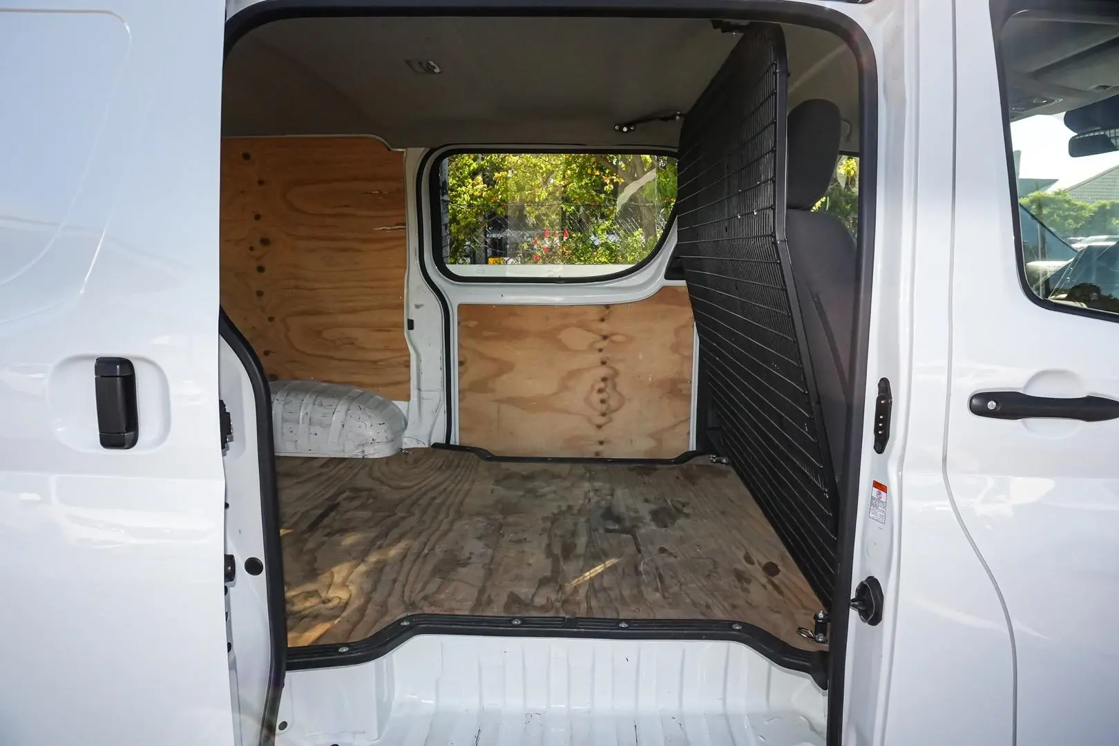 2022 Toyota Hiace Gallery Image 8