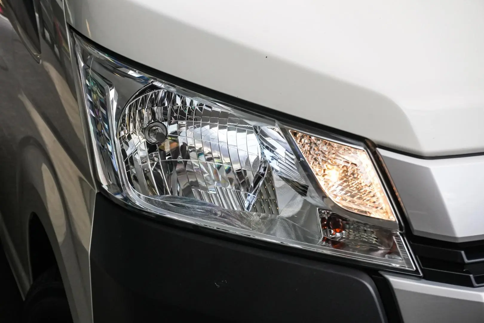 2021 Toyota Hiace Gallery Image 12