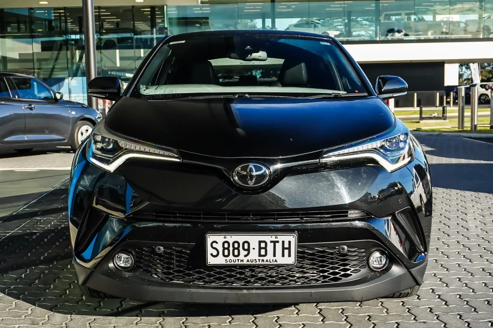 2017 Toyota C-HR Gallery Image 5