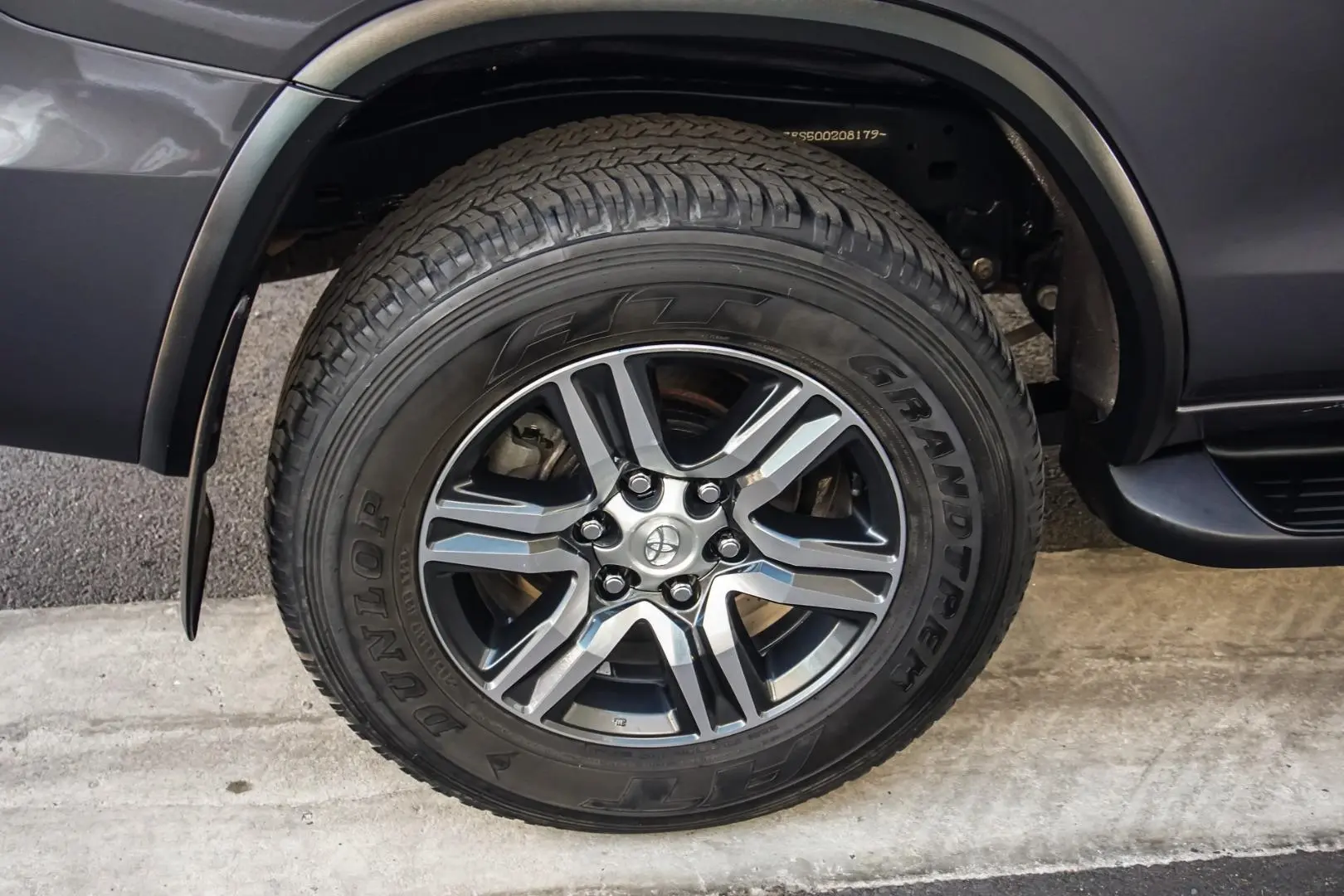 2018 Toyota Fortuner Gallery Image 16