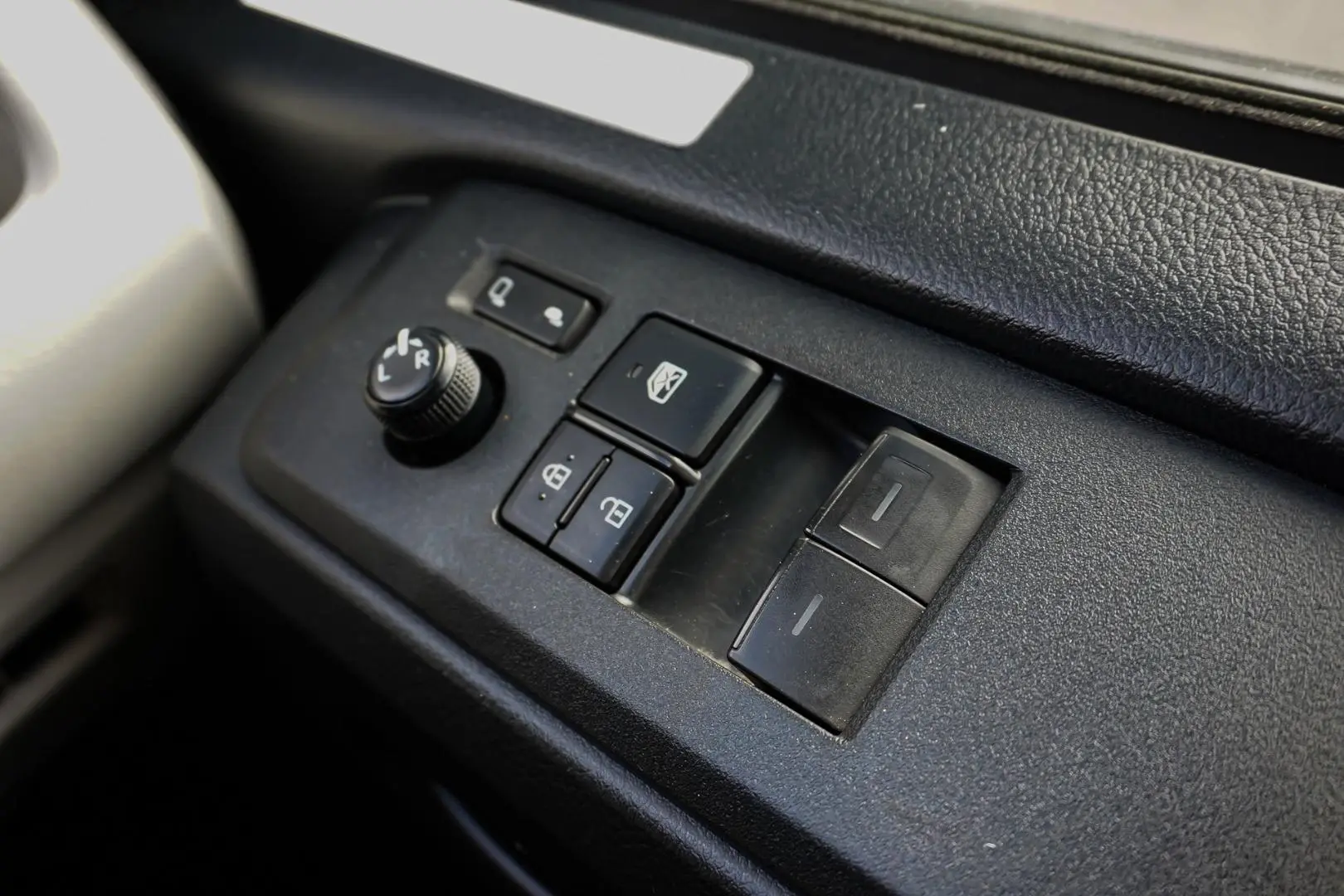 2022 Toyota Hiace Gallery Image 19