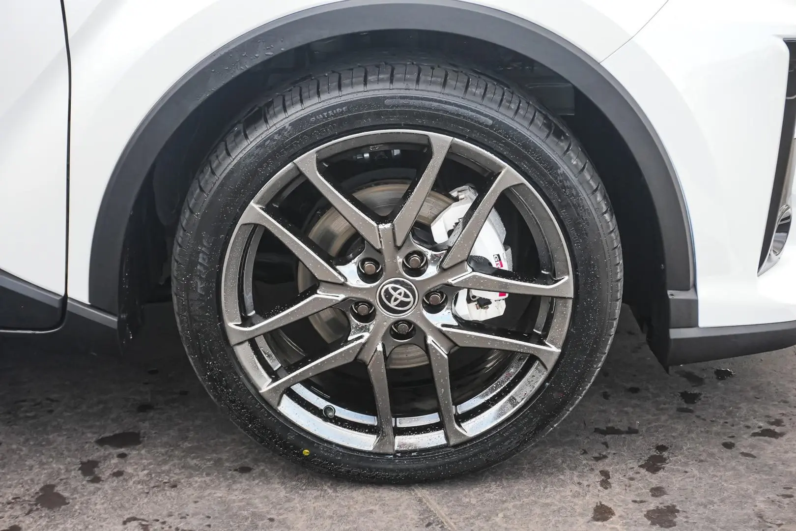 2021 Toyota C-HR Gallery Image 12