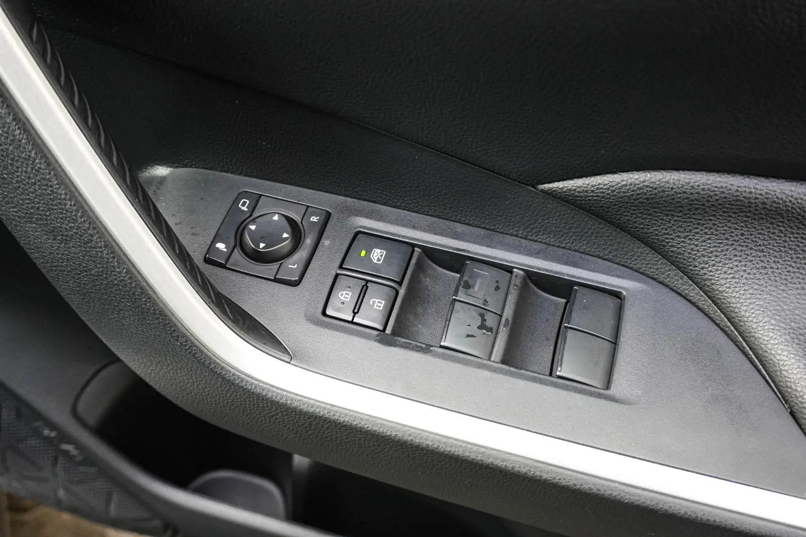 2024 Toyota RAV4 Gallery Image 17