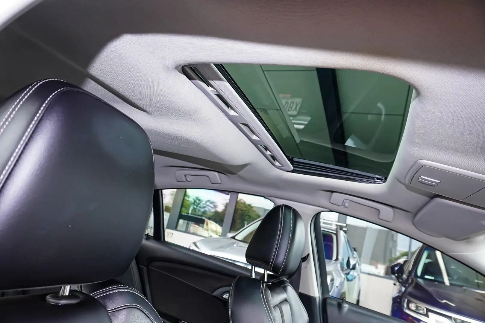 2016 Holden Commodore Gallery Image 8