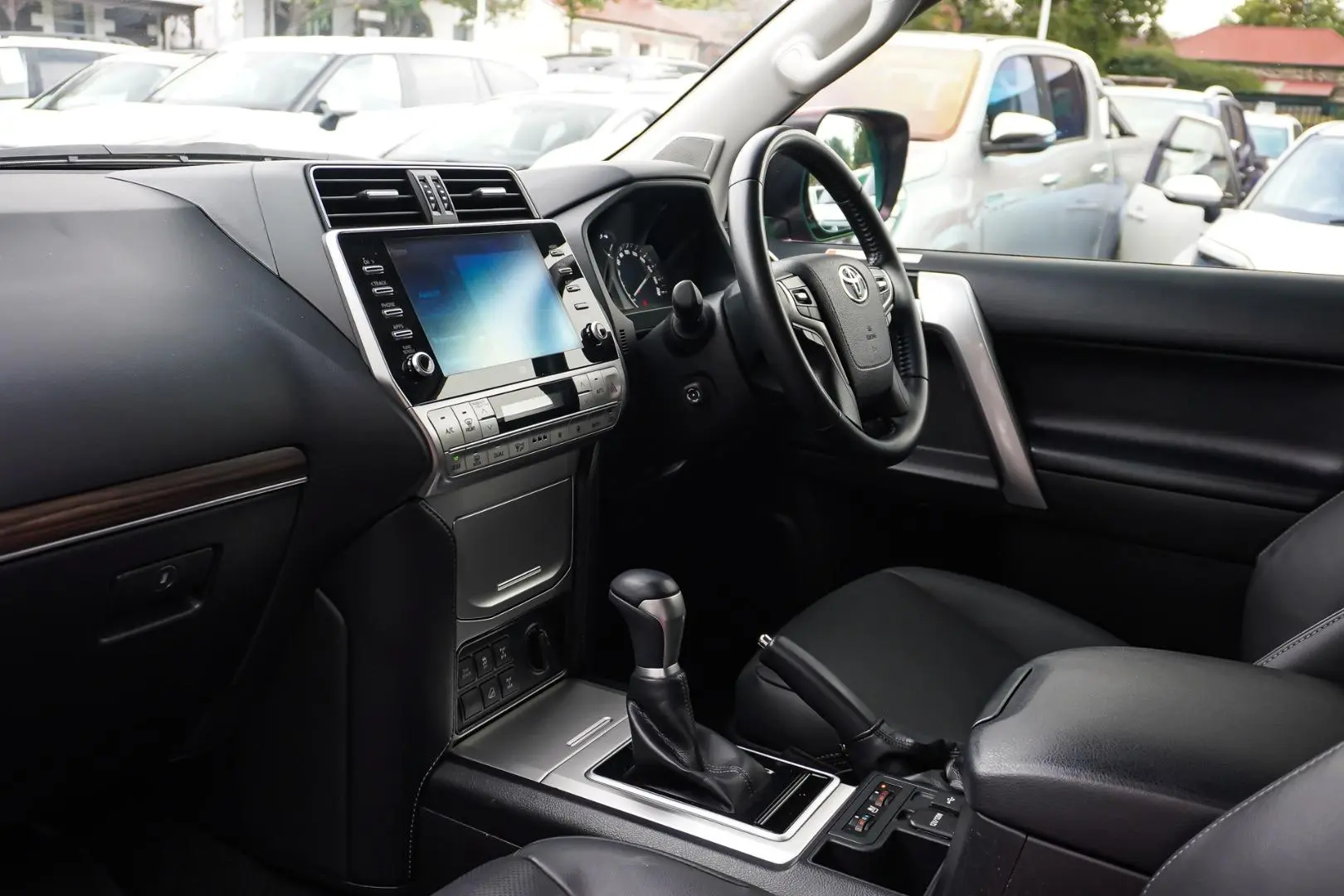 2022 Toyota Landcruiser Prado Gallery Image 10
