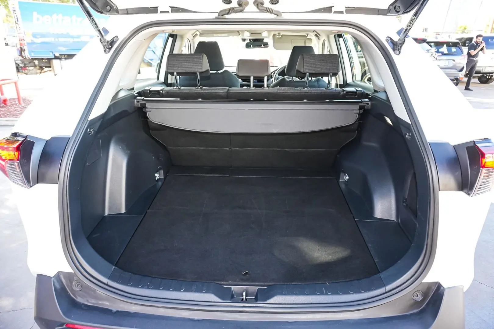 2022 Toyota RAV4 Gallery Image 11