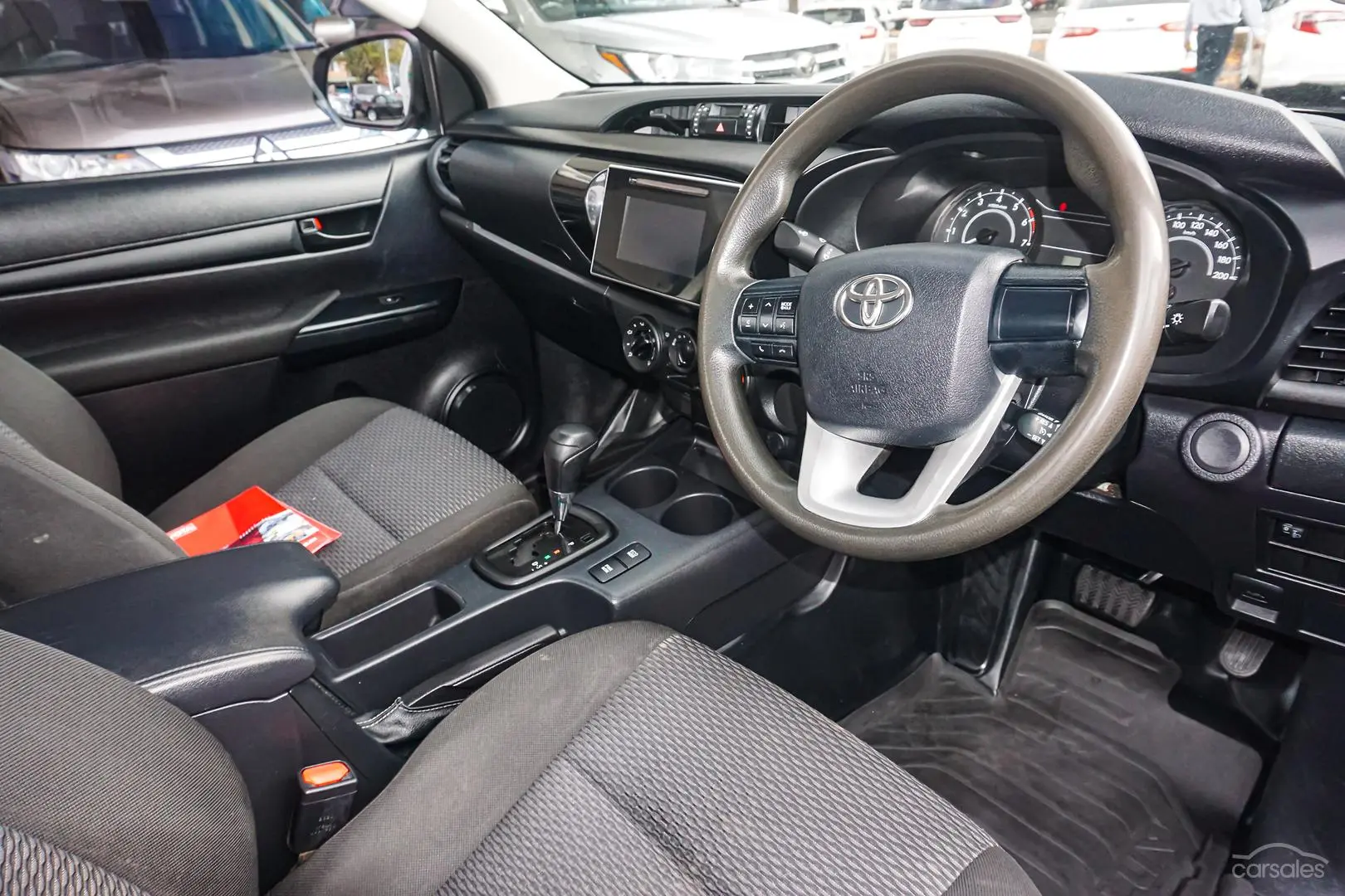 2017 Toyota Hilux Image 7