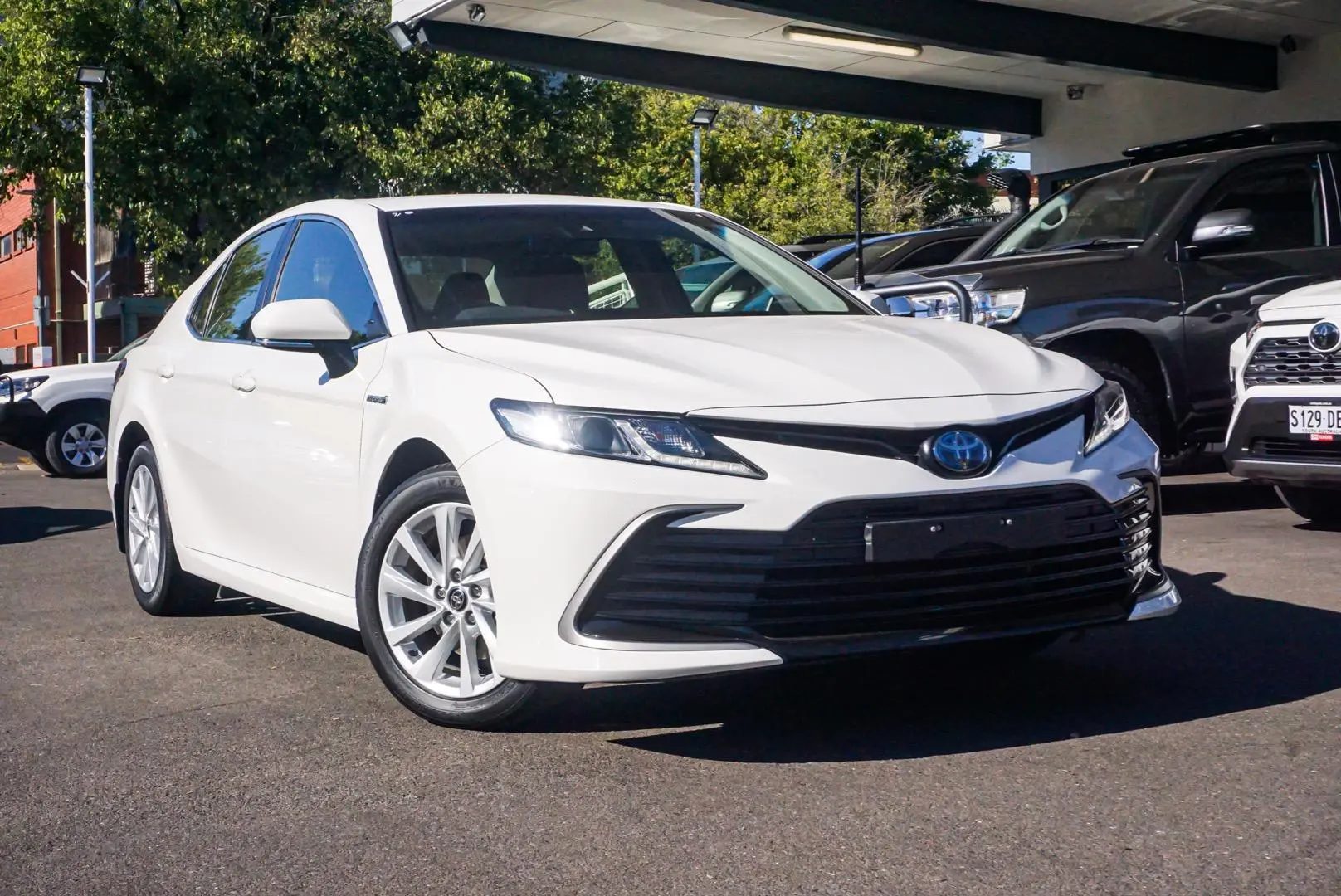 2021 Toyota Camry Gallery Image 2