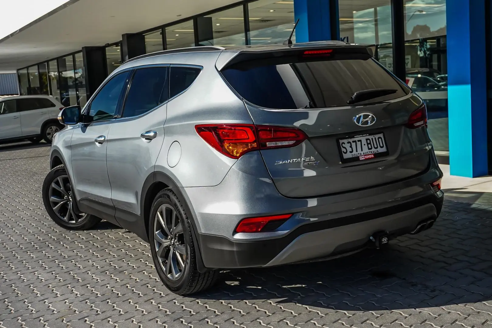2017 Hyundai Santa Fe Gallery Image 2