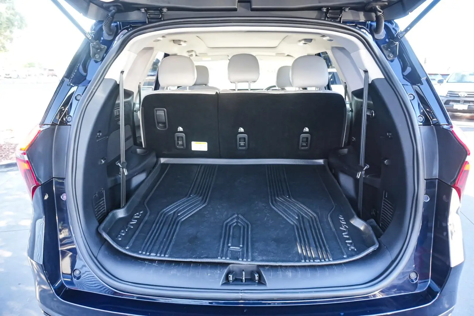 2023 Mahindra XUV700 Gallery Image 11