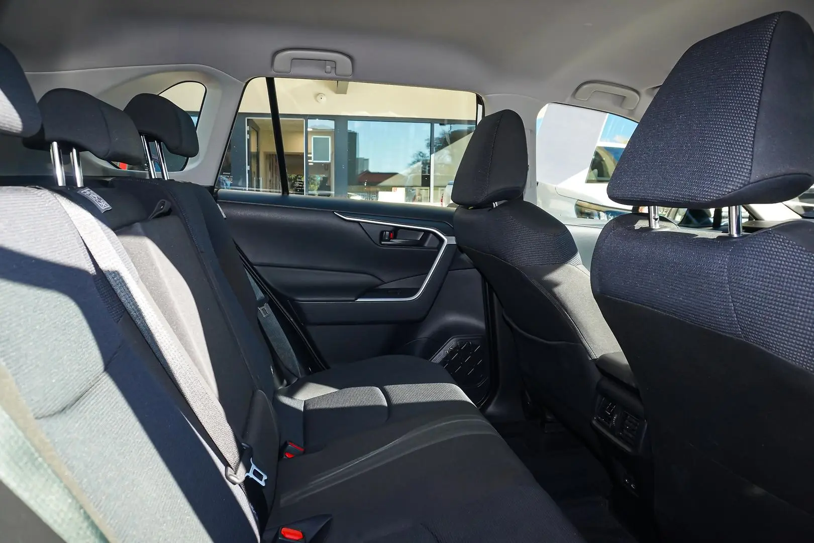 2025 Toyota RAV4 Gallery Image 7