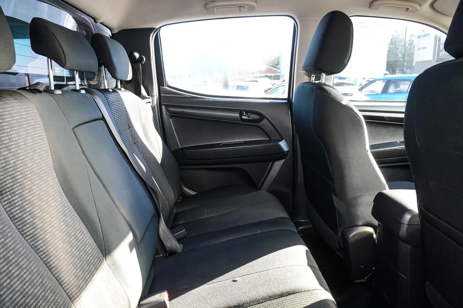 2018 Isuzu D-MAX Gallery Image 9