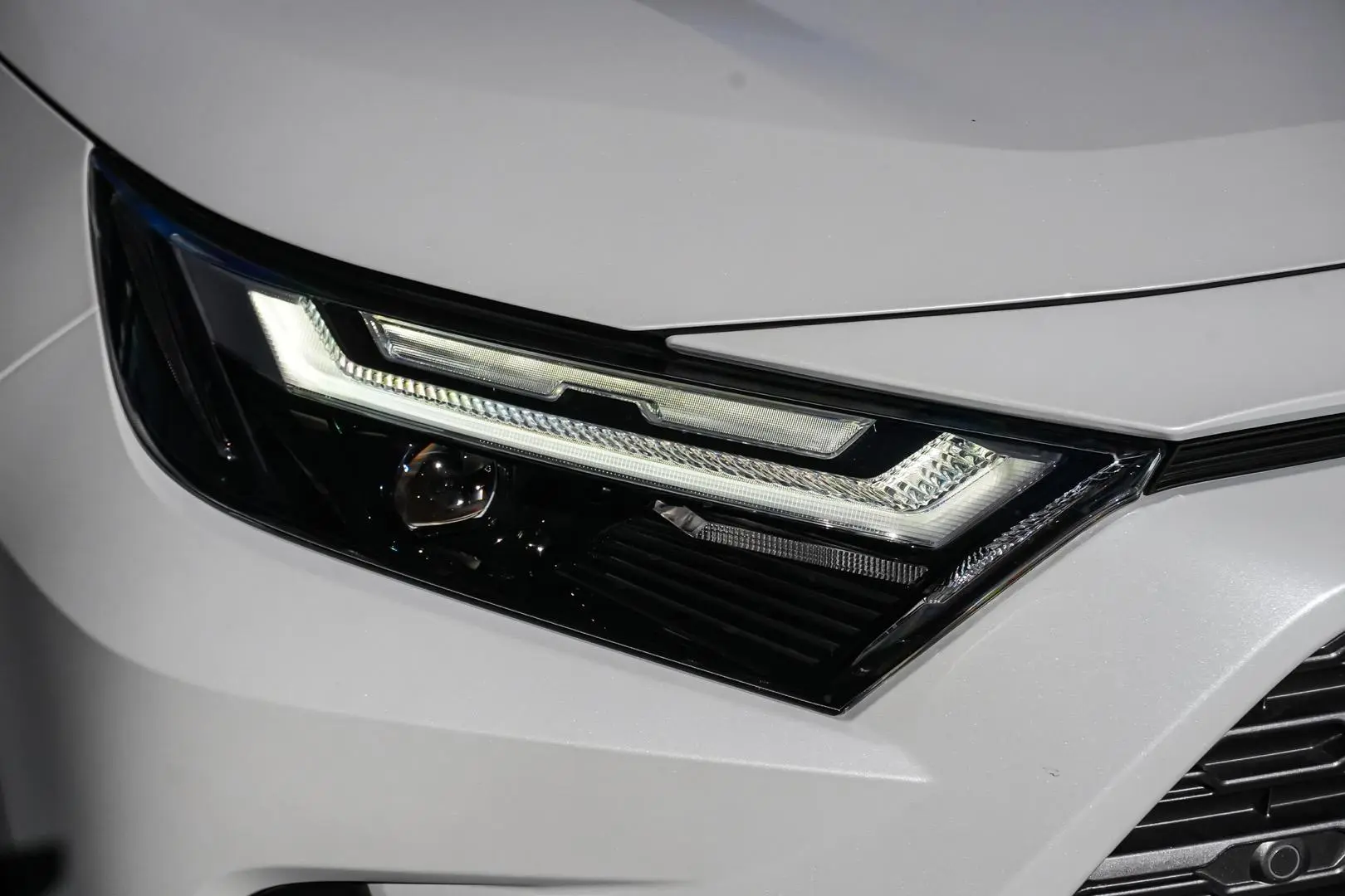 2024 Toyota RAV4 Gallery Image 8