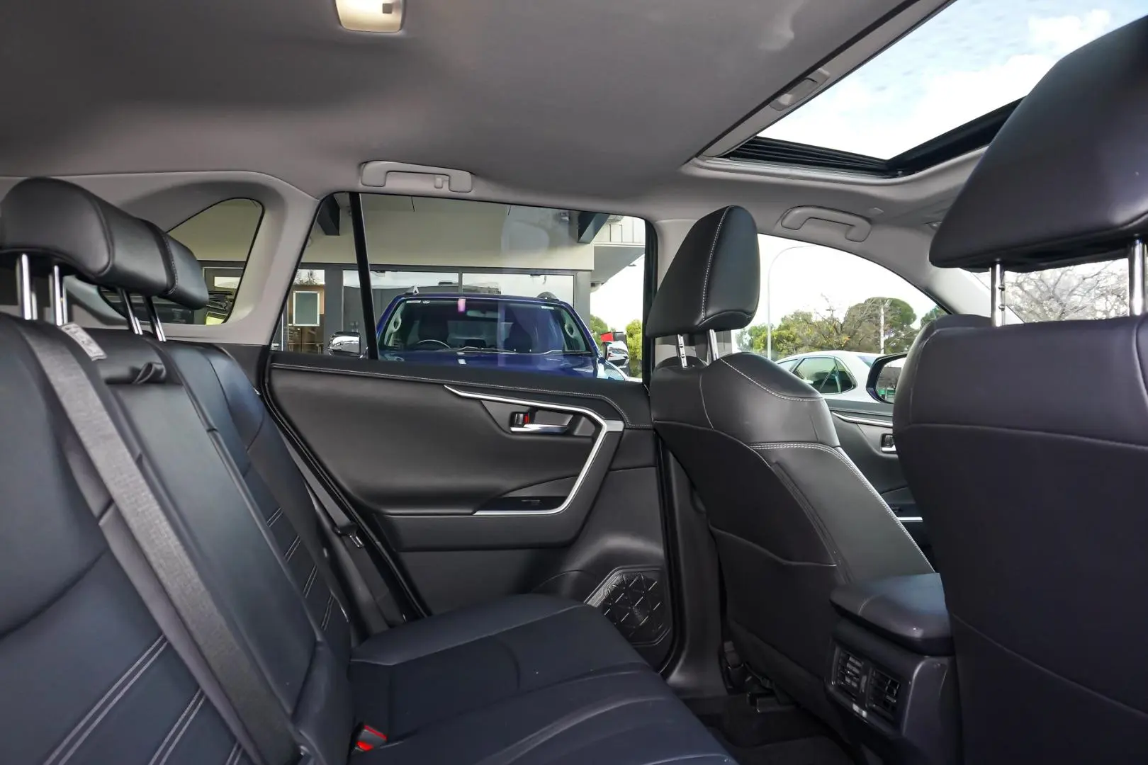 2024 Toyota RAV4 Gallery Image 8