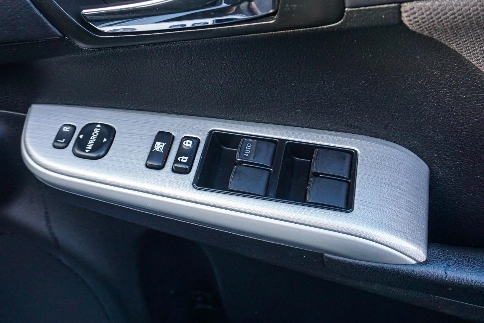 2015 Toyota Camry Gallery Image 17
