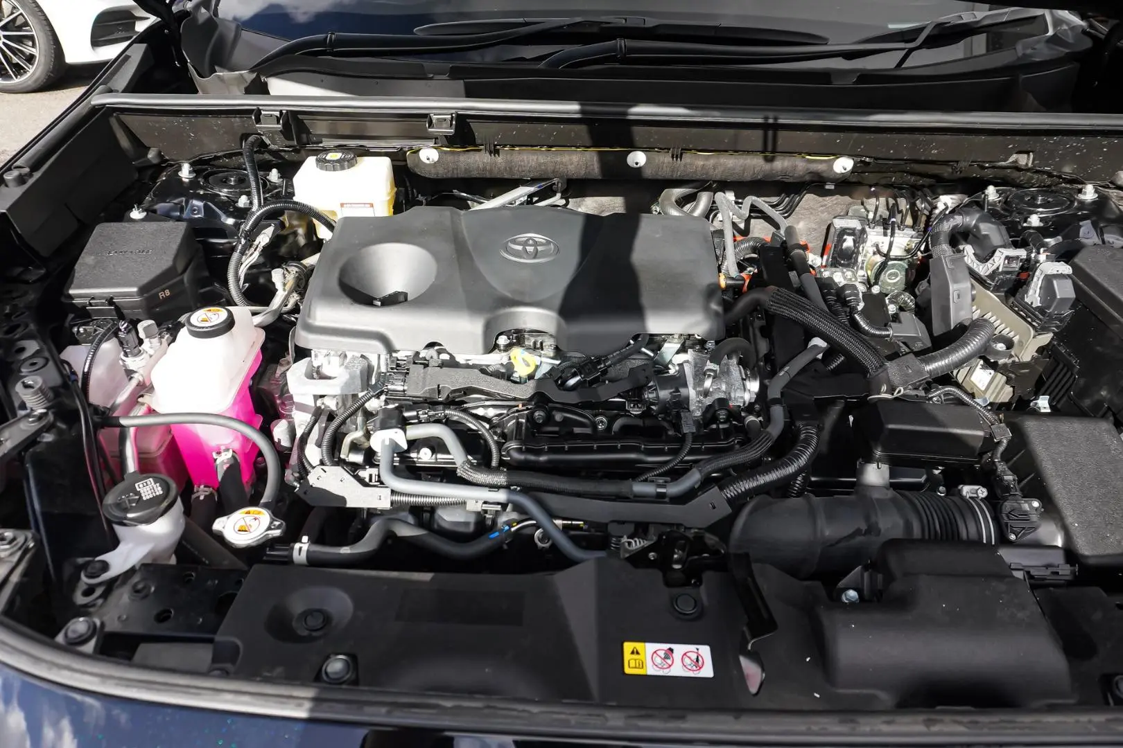 2025 Toyota RAV4 Gallery Image 25