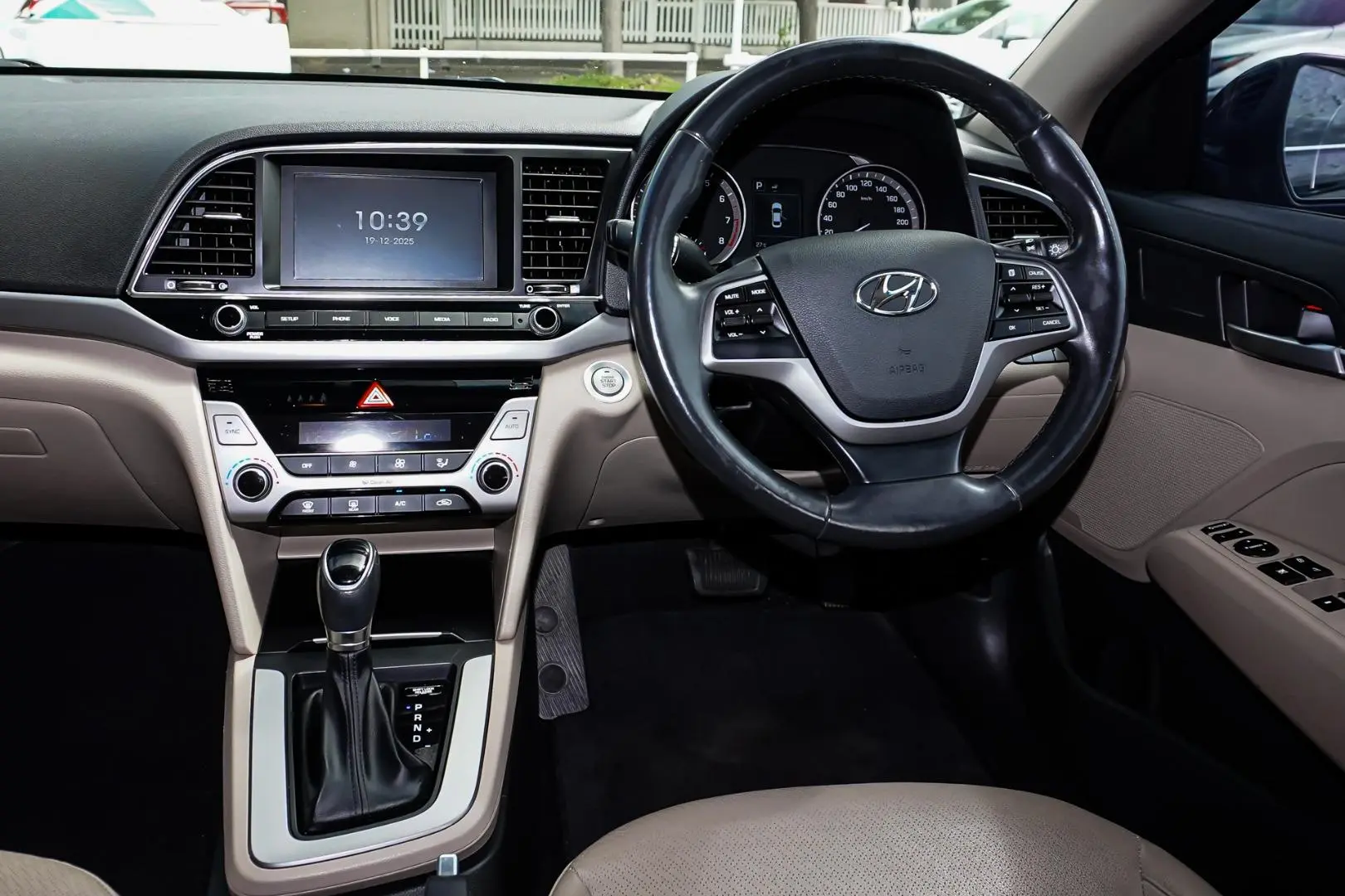 2018 Hyundai Elantra Gallery Image 9