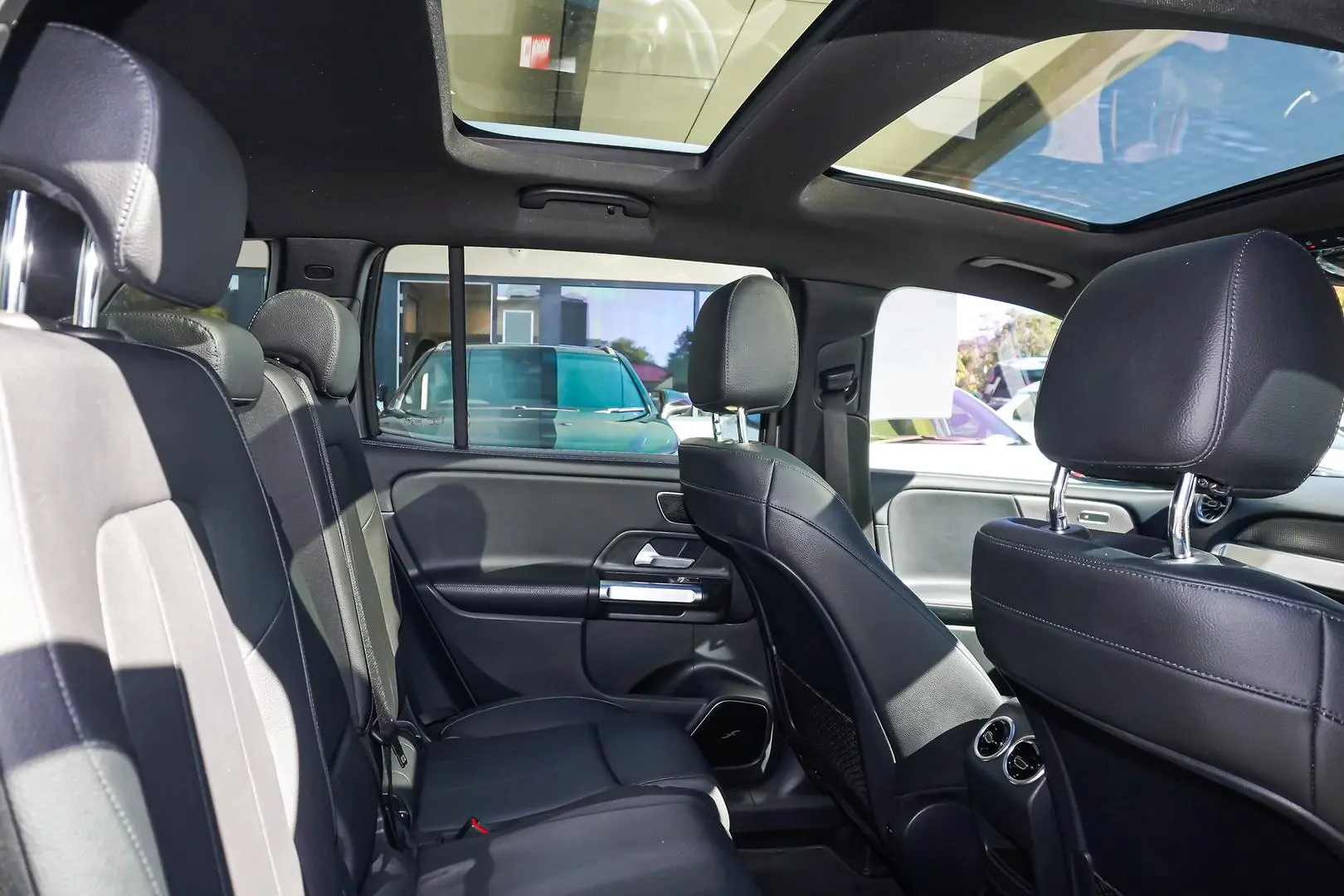 2021 Mercedes-Benz GLB-Class Gallery Image 7