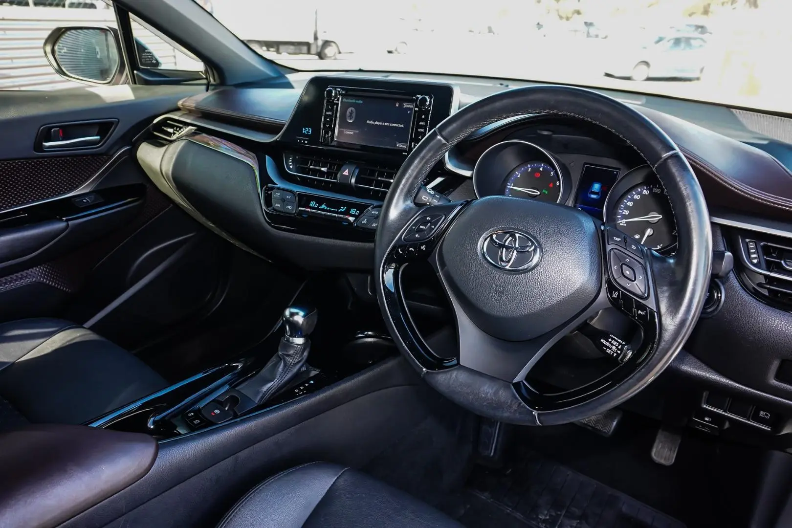 2017 Toyota C-HR Gallery Image 7
