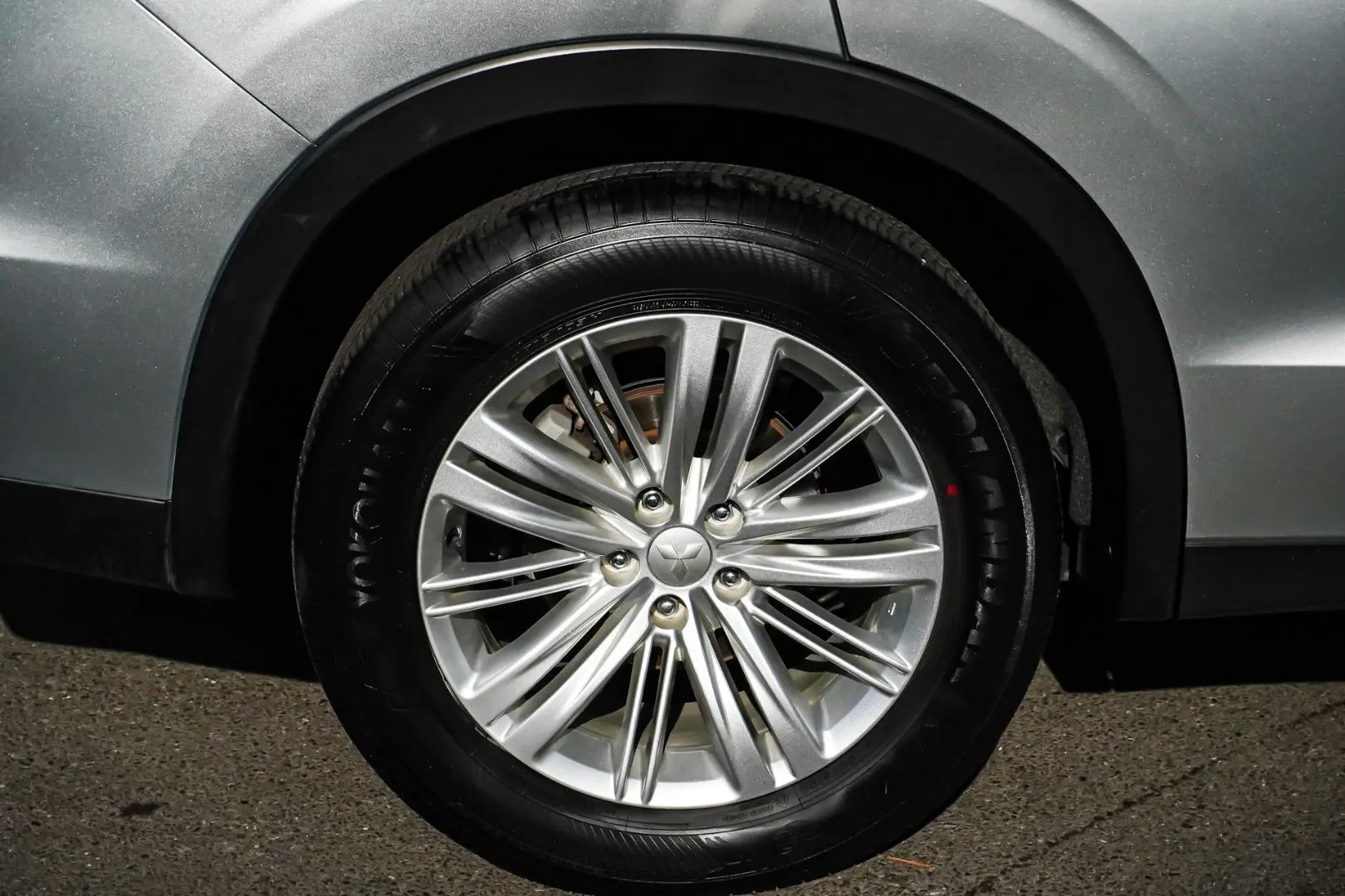 2023 Mitsubishi Outlander Gallery Image 16