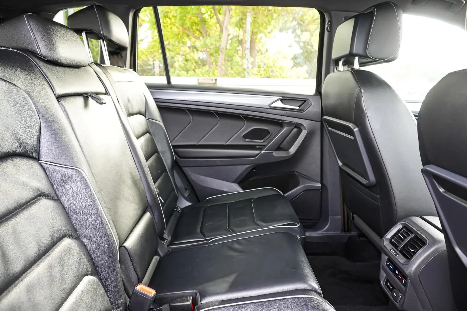 2019 Volkswagen Tiguan Gallery Image 9