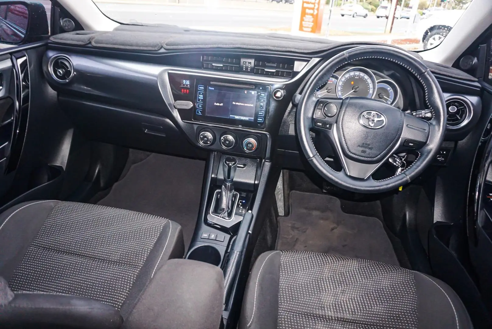 2018 Toyota Corolla Gallery Image 8