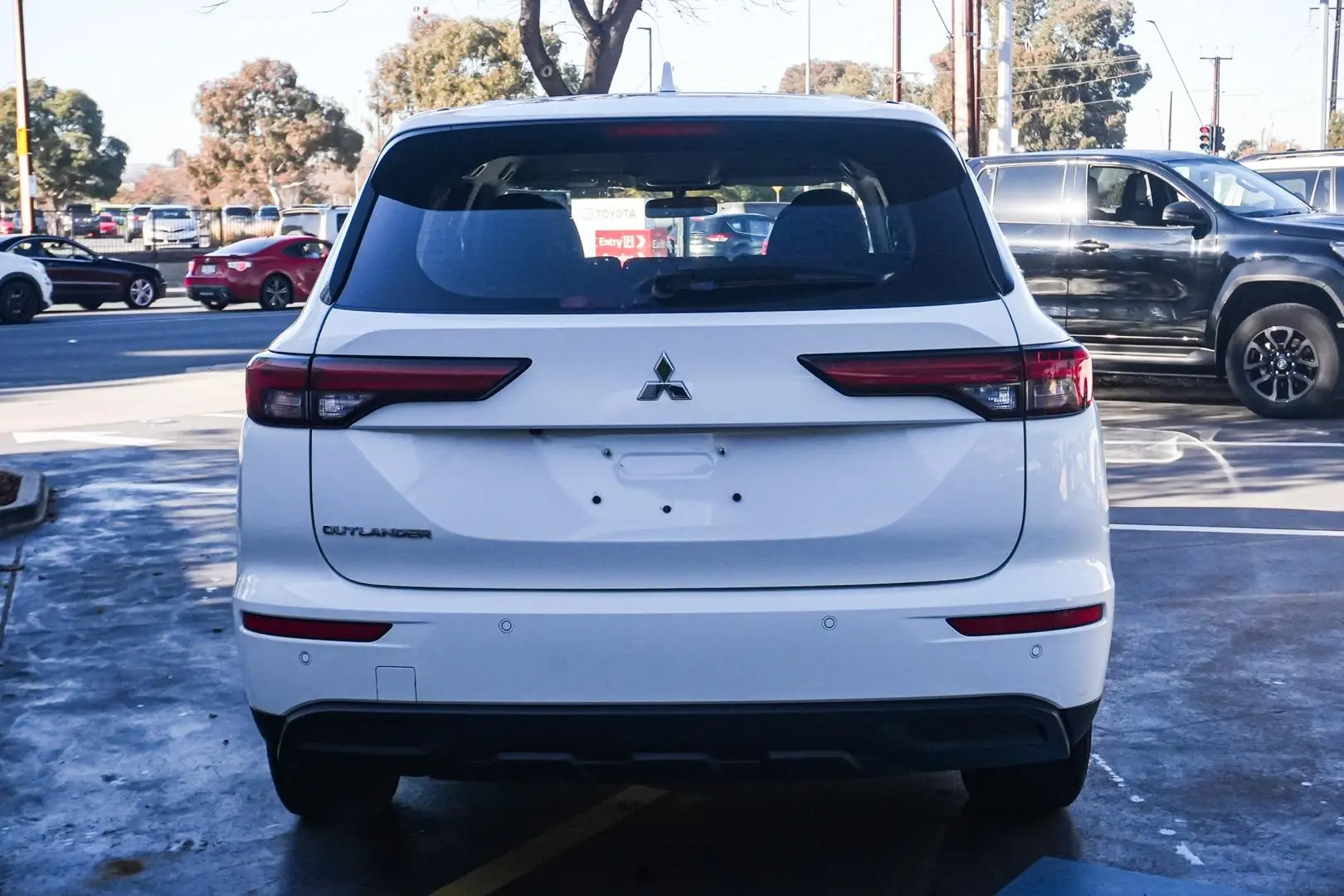 2023 Mitsubishi Outlander Gallery Image 6