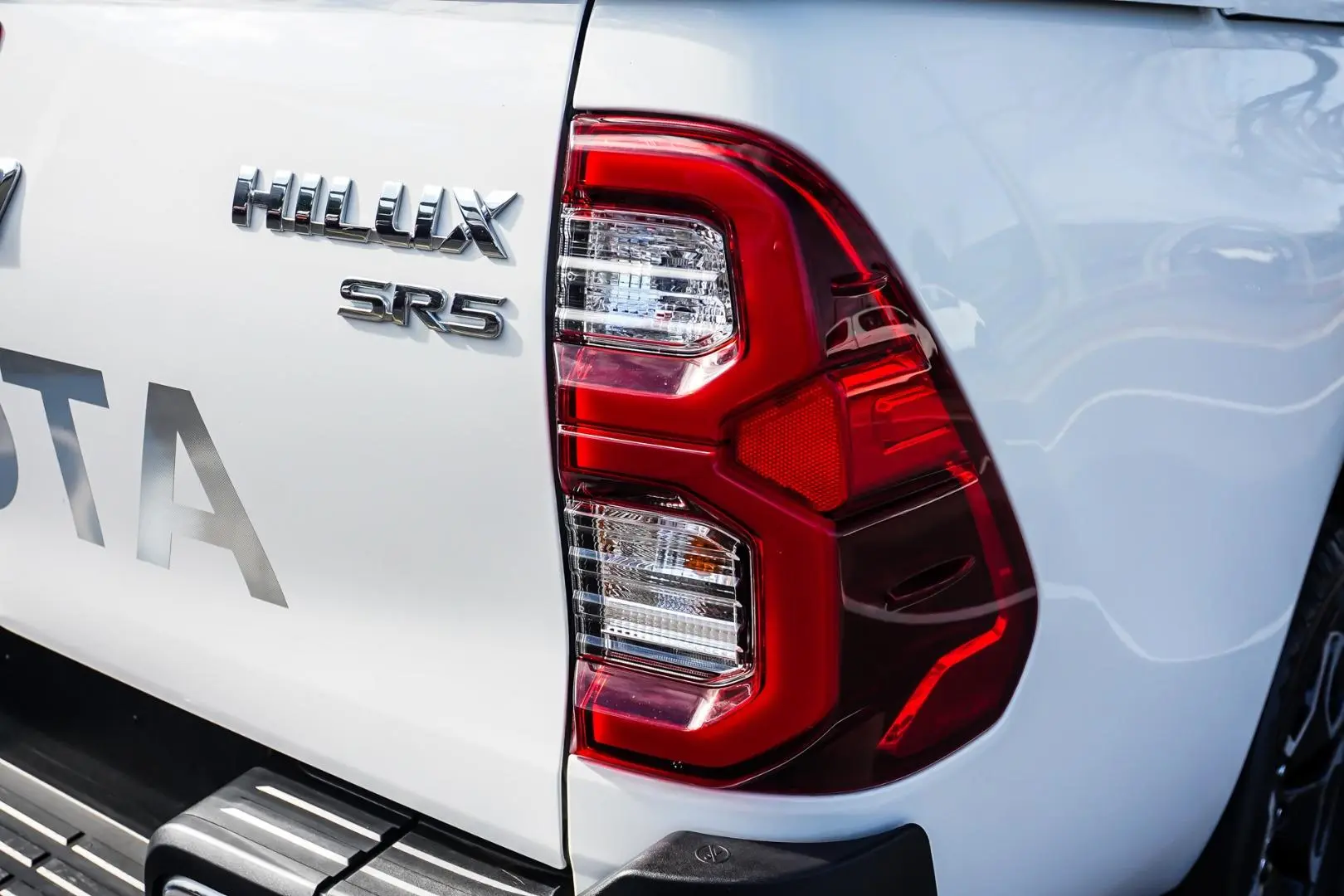2022 Toyota Hilux Gallery Image 16
