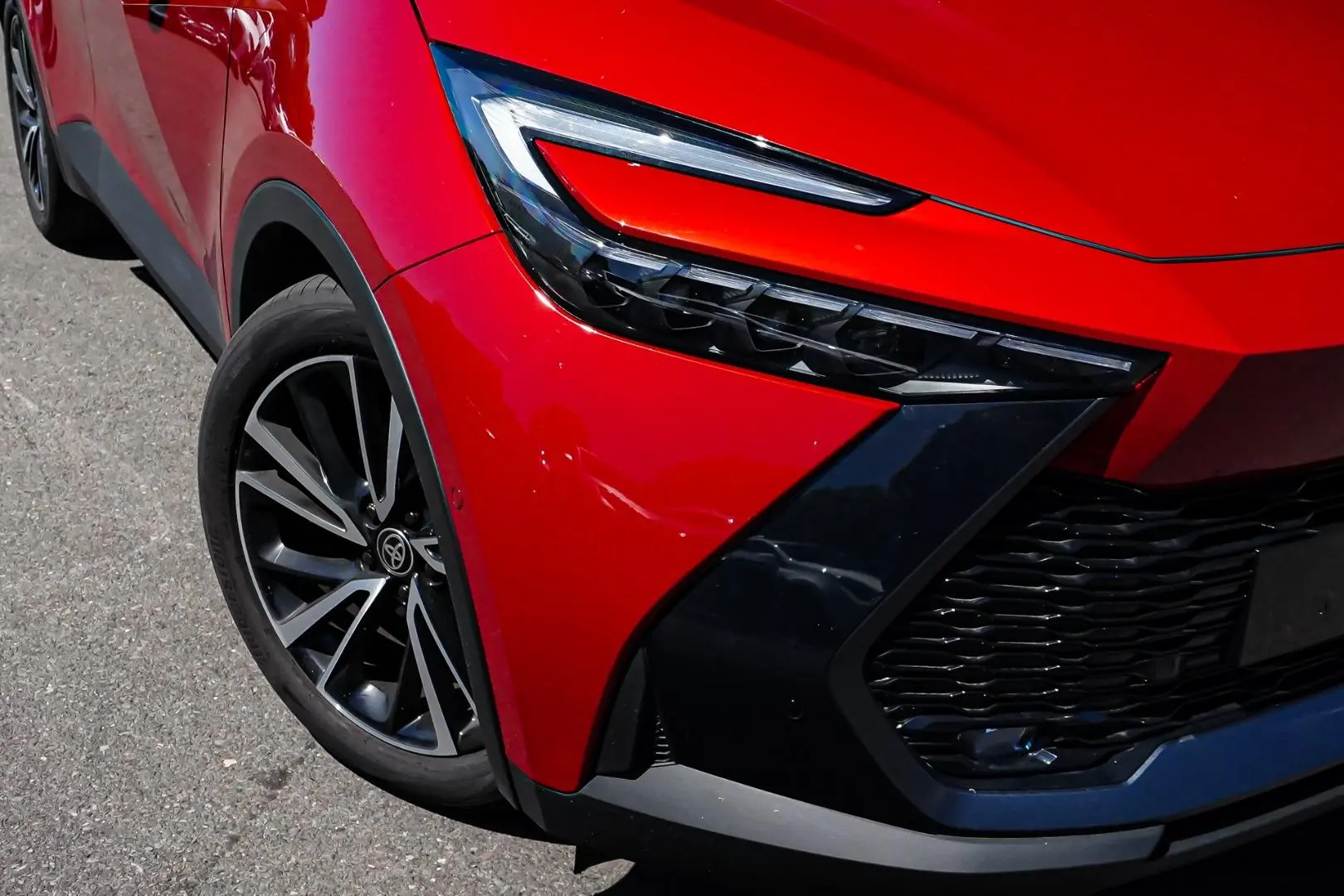 2024 Toyota C-HR Gallery Image 12