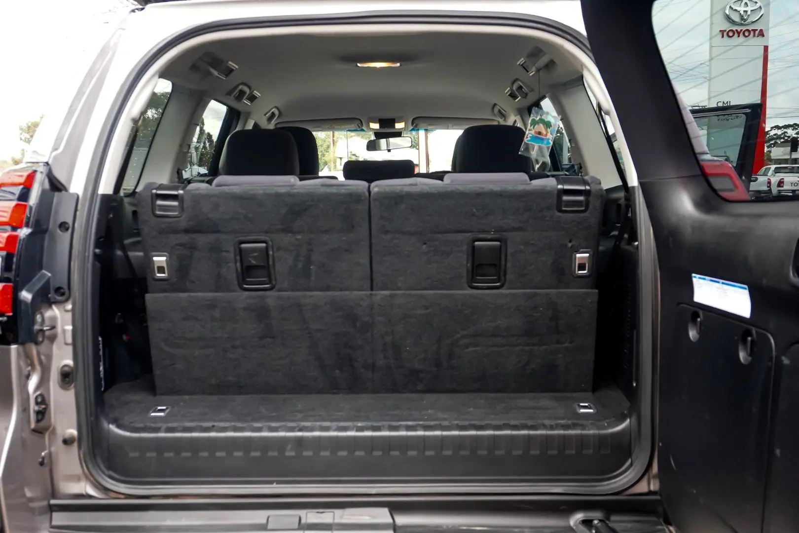 2018 Toyota Landcruiser Prado Gallery Image 10
