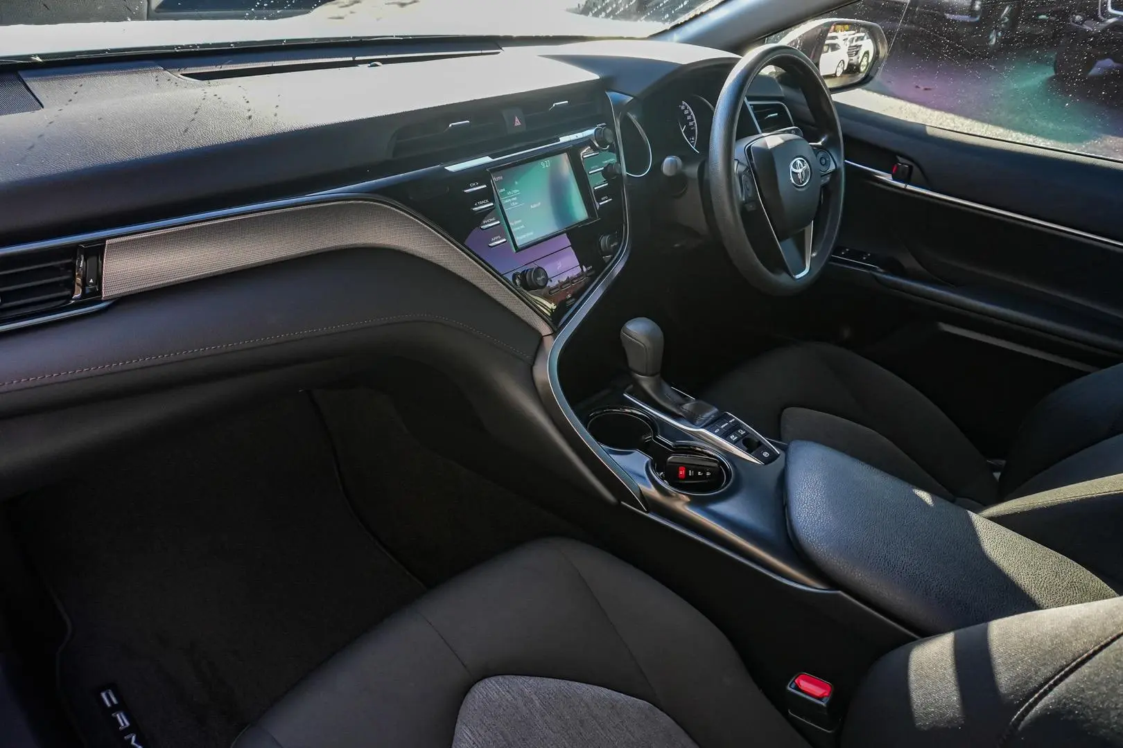 2019 Toyota Camry Gallery Image 10