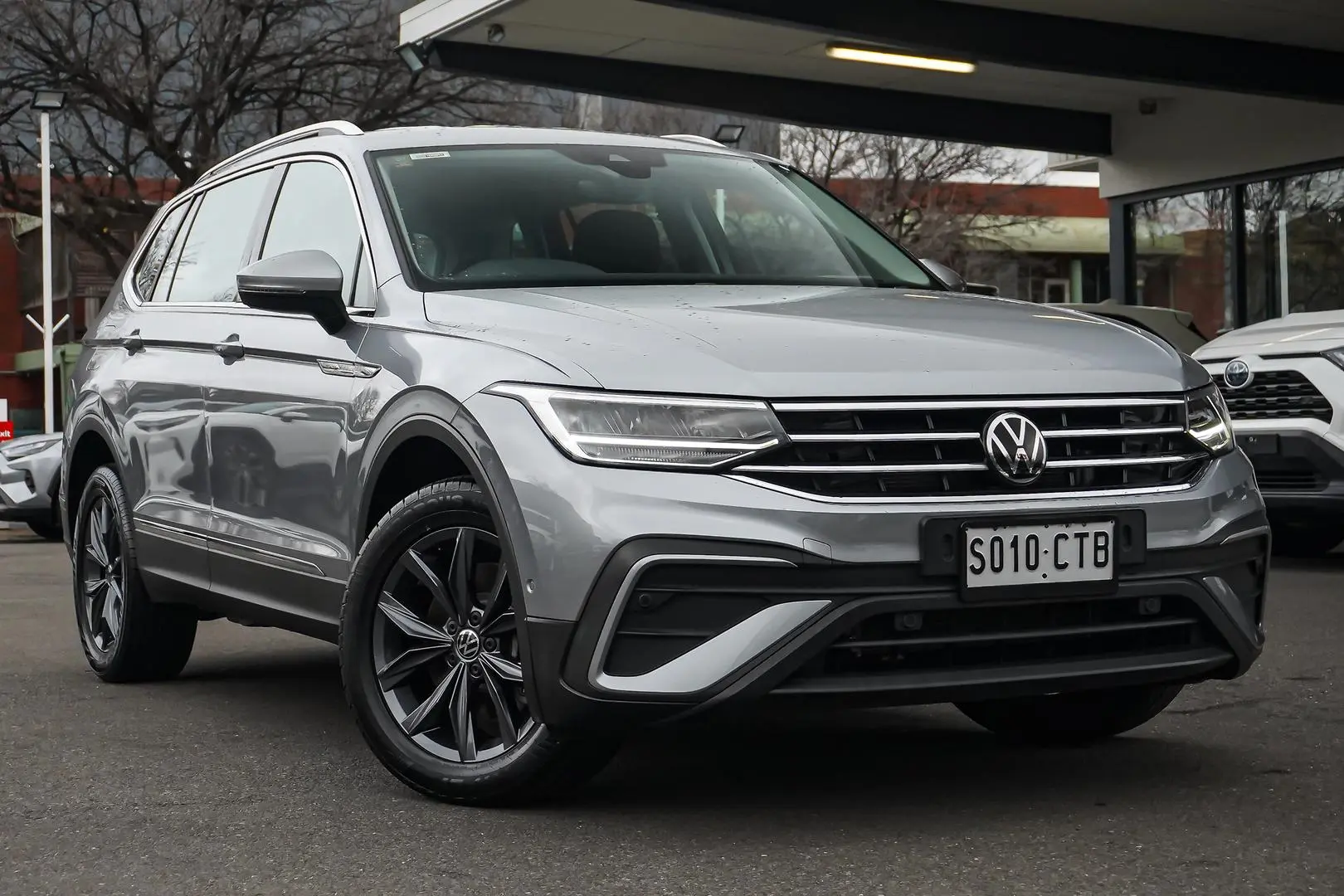 2022 Volkswagen Tiguan Gallery Image 2