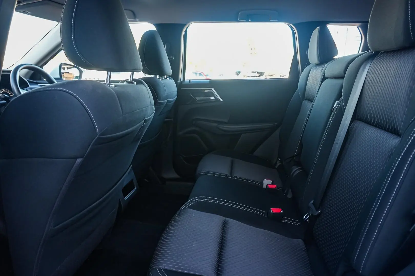 2023 Mitsubishi Outlander Gallery Image 8