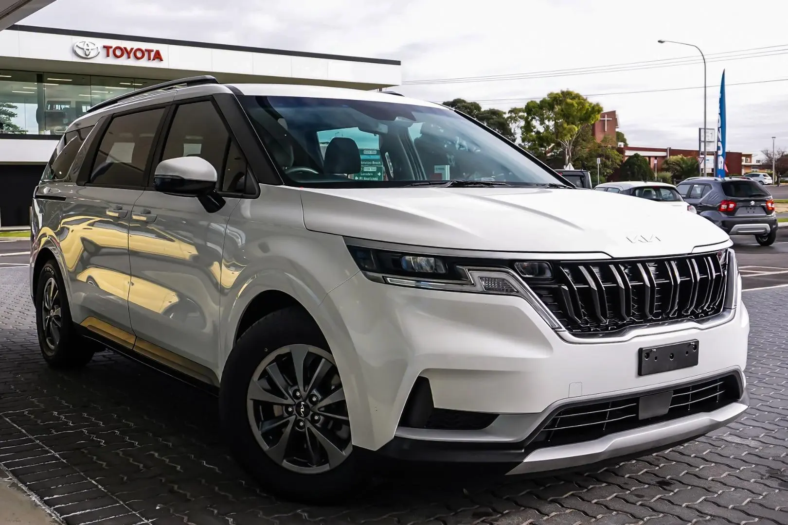 2023 Kia Carnival Gallery Image 1