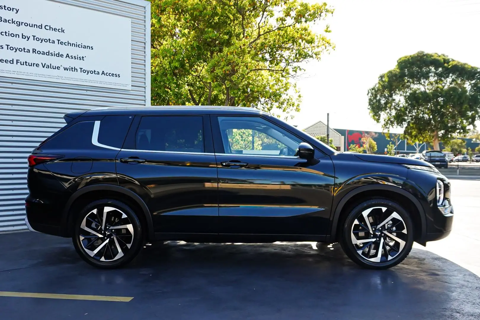 2024 Mitsubishi Outlander Gallery Image 4