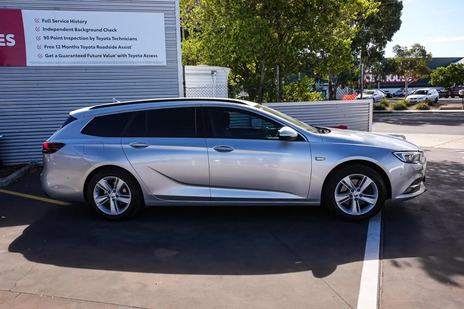 2018 Holden Commodore Gallery Image 3