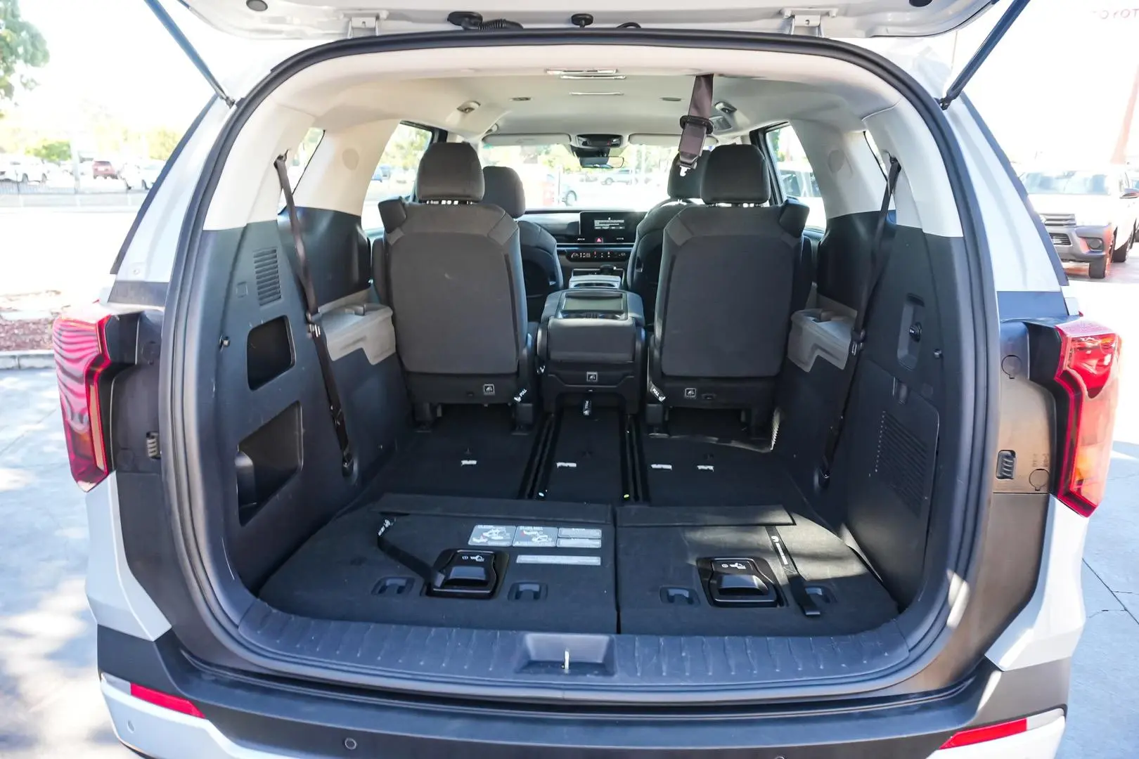 2024 Kia Carnival Gallery Image 11