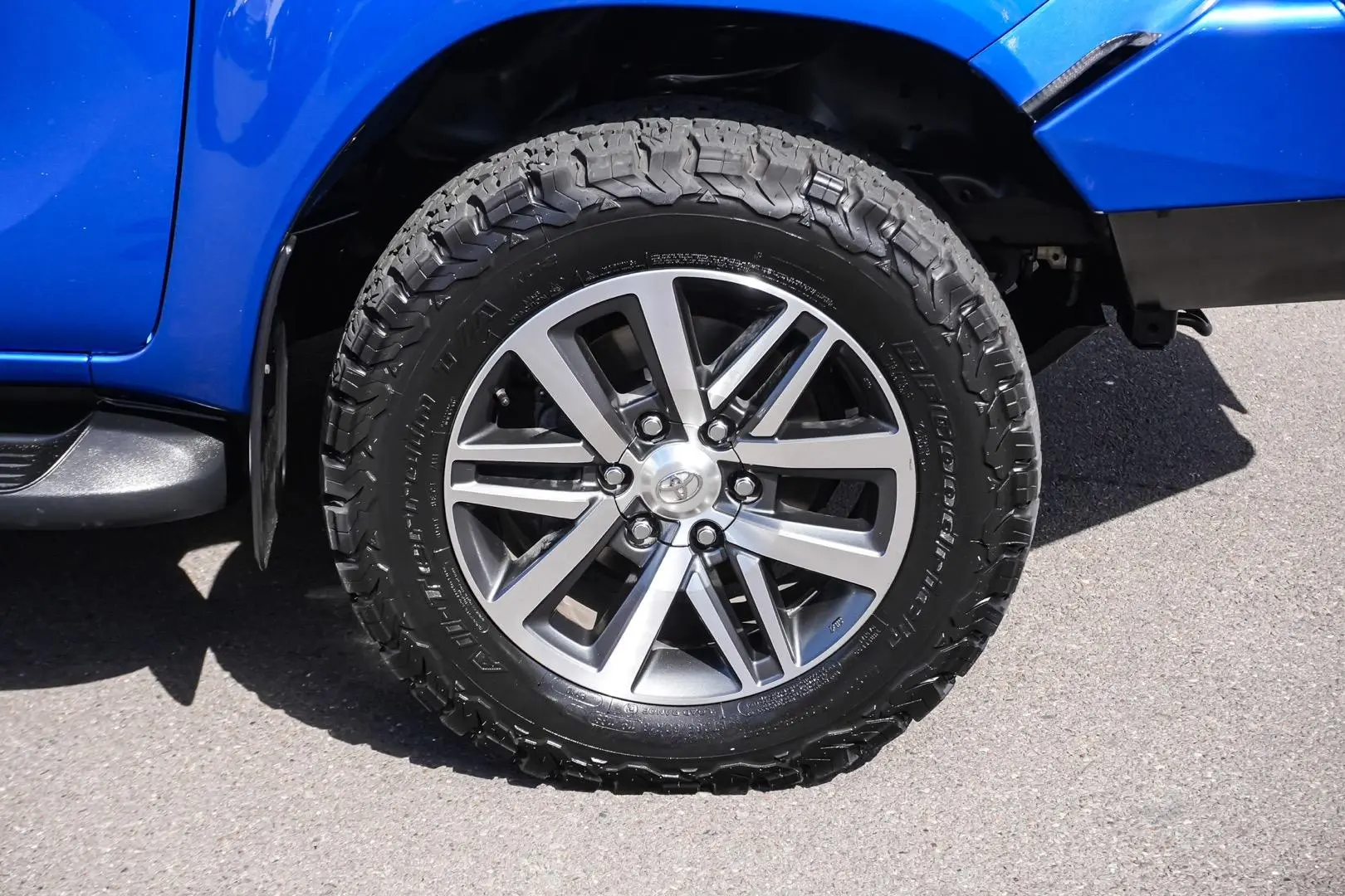 2016 Toyota Hilux Gallery Image 13