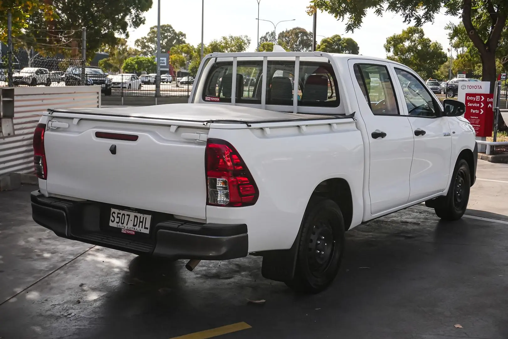 2022 Toyota Hilux Gallery Image 3